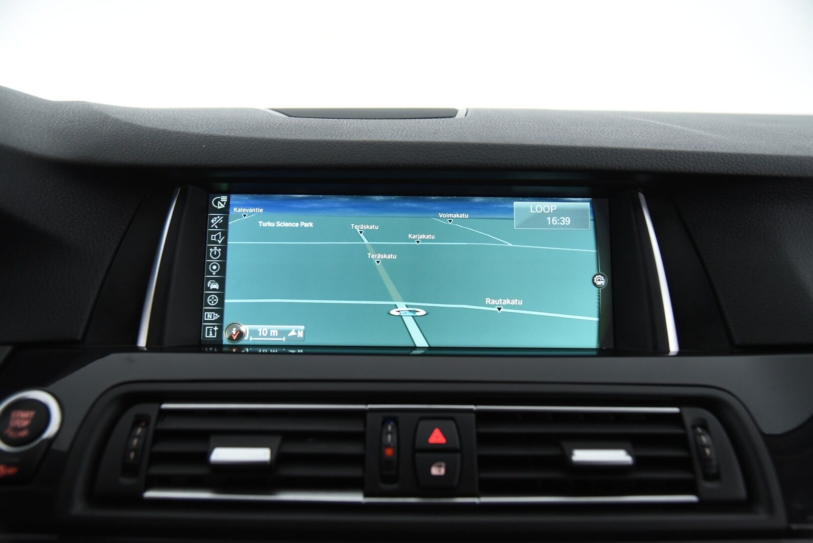 BMW 520 2014 F10 Sedan 520d TwinPower Turbo A xDrive / Harman/Kardon / Ruskeat Sporttinahat / Prof. Navi / Suomi-Auto / P-Tutkat - Lämmitettävä ohjauspyörä / Juuri huollettu!