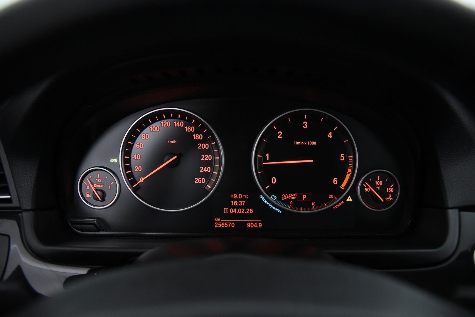 BMW 520 2014 F10 Sedan 520d TwinPower Turbo A xDrive / Harman/Kardon / Ruskeat Sporttinahat / Prof. Navi / Suomi-Auto / P-Tutkat - Lämmitettävä ohjauspyörä / Juuri huollettu!