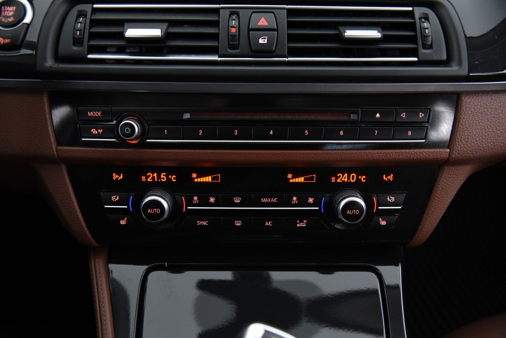 BMW 520 2014 F10 Sedan 520d TwinPower Turbo A xDrive / Harman/Kardon / Ruskeat Sporttinahat / Prof. Navi / Suomi-Auto / P-Tutkat - Lämmitettävä ohjauspyörä / Juuri huollettu!