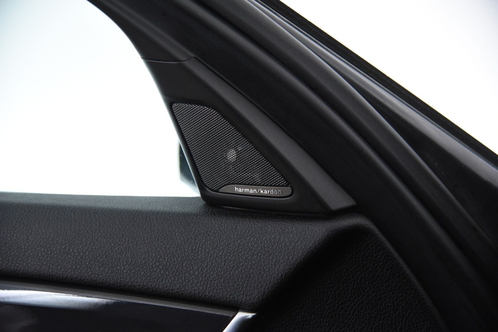 BMW 520 2014 F10 Sedan 520d TwinPower Turbo A xDrive / Harman/Kardon / Ruskeat Sporttinahat / Prof. Navi / Suomi-Auto / P-Tutkat - Lämmitettävä ohjauspyörä / Juuri huollettu!