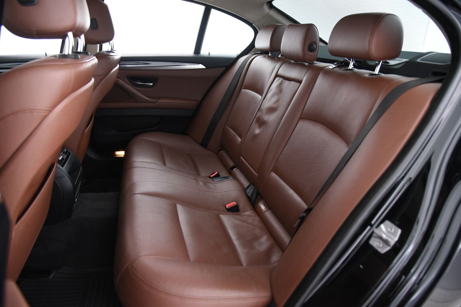 BMW 520 2014 F10 Sedan 520d TwinPower Turbo A xDrive / Harman/Kardon / Ruskeat Sporttinahat / Prof. Navi / Suomi-Auto / P-Tutkat - Lämmitettävä ohjauspyörä / Juuri huollettu!