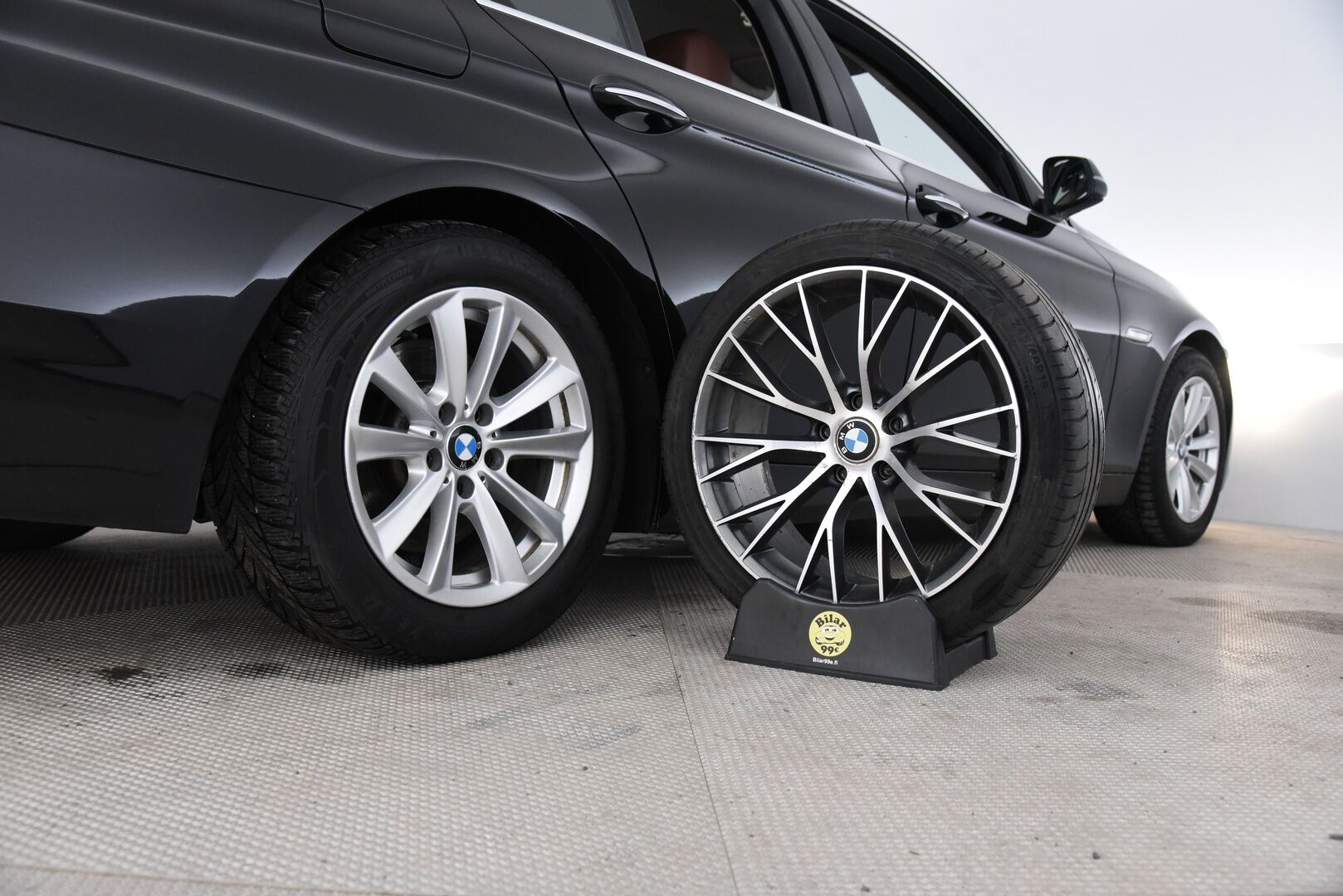 BMW 520 2014 F10 Sedan 520d TwinPower Turbo A xDrive / Harman/Kardon / Ruskeat Sporttinahat / Prof. Navi / Suomi-Auto / P-Tutkat - Lämmitettävä ohjauspyörä / Juuri huollettu!