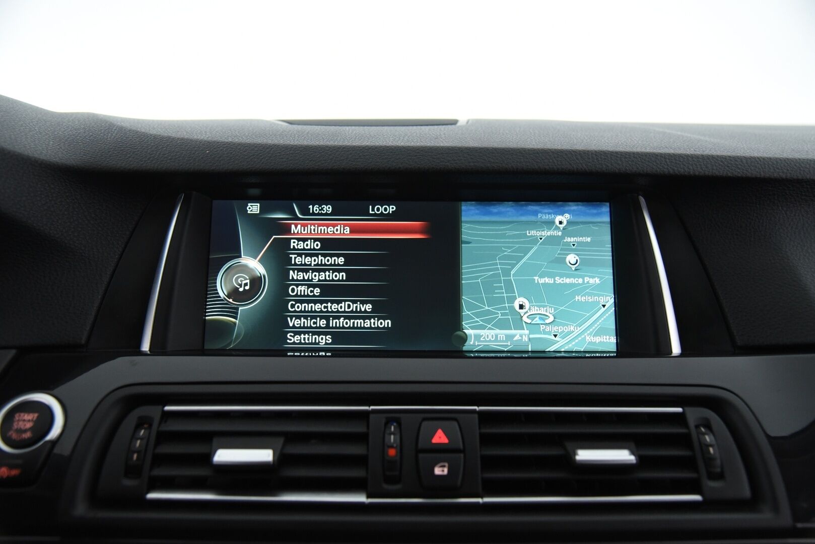 BMW 520 2014 F10 Sedan 520d TwinPower Turbo A xDrive / Harman/Kardon / Ruskeat Sporttinahat / Prof. Navi / Suomi-Auto / P-Tutkat - Lämmitettävä ohjauspyörä / Juuri huollettu!