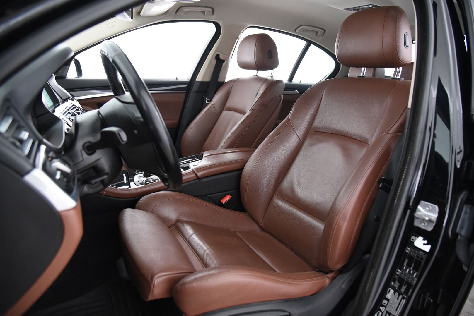 BMW 520 2014 F10 Sedan 520d TwinPower Turbo A xDrive / Harman/Kardon / Ruskeat Sporttinahat / Prof. Navi / Suomi-Auto / P-Tutkat - Lämmitettävä ohjauspyörä / Juuri huollettu!