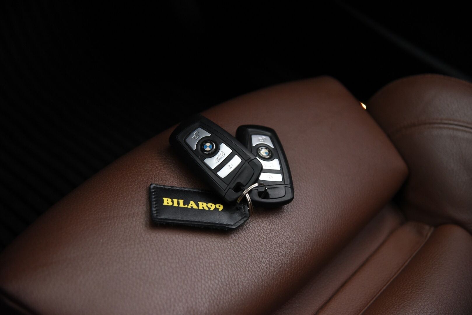 BMW 520 2014 F10 Sedan 520d TwinPower Turbo A xDrive / Harman/Kardon / Ruskeat Sporttinahat / Prof. Navi / Suomi-Auto / P-Tutkat - Lämmitettävä ohjauspyörä / Juuri huollettu!