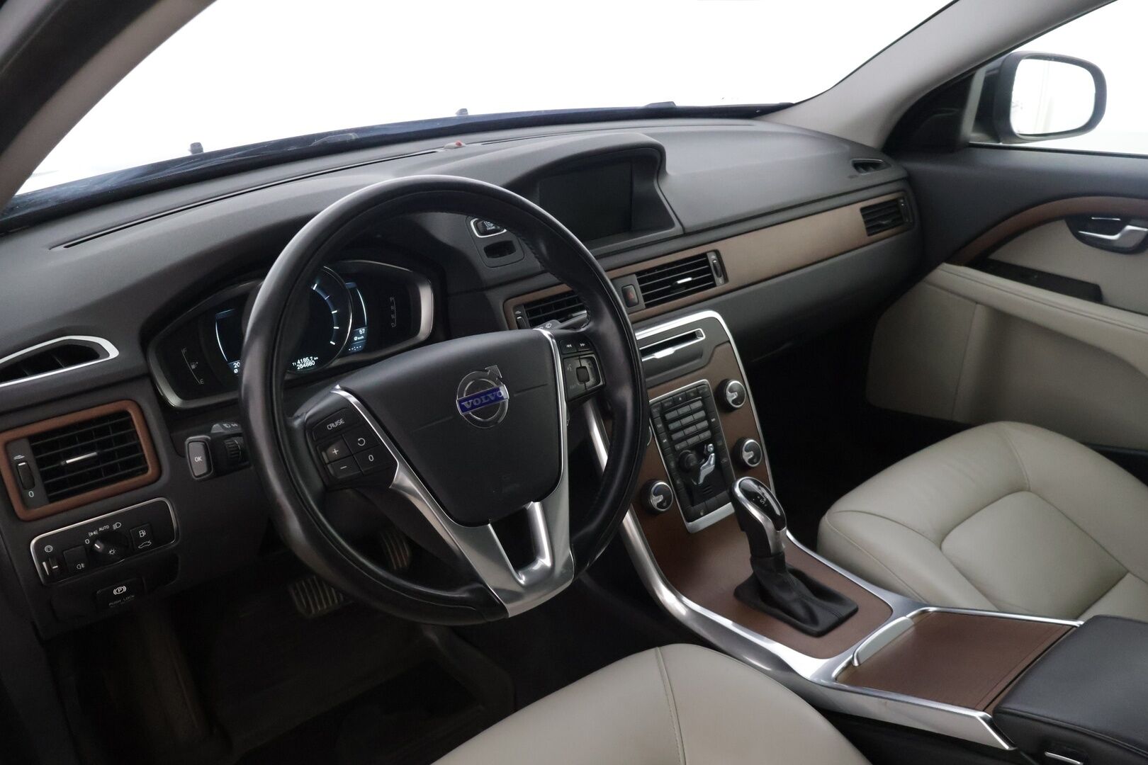 Volvo V70 2014 D5 AWD Business Summum aut - | Facelift vahvalla D5 koneella ja nelivedolla! | Suomi-auto | Digimittaristo | Webasto | Vetokoukku | Lämm. Tuulilasi | Nahkasisusta | Muistipenkki | Lämm. Ratti | P.Tutkat | 2x Renkaat | 