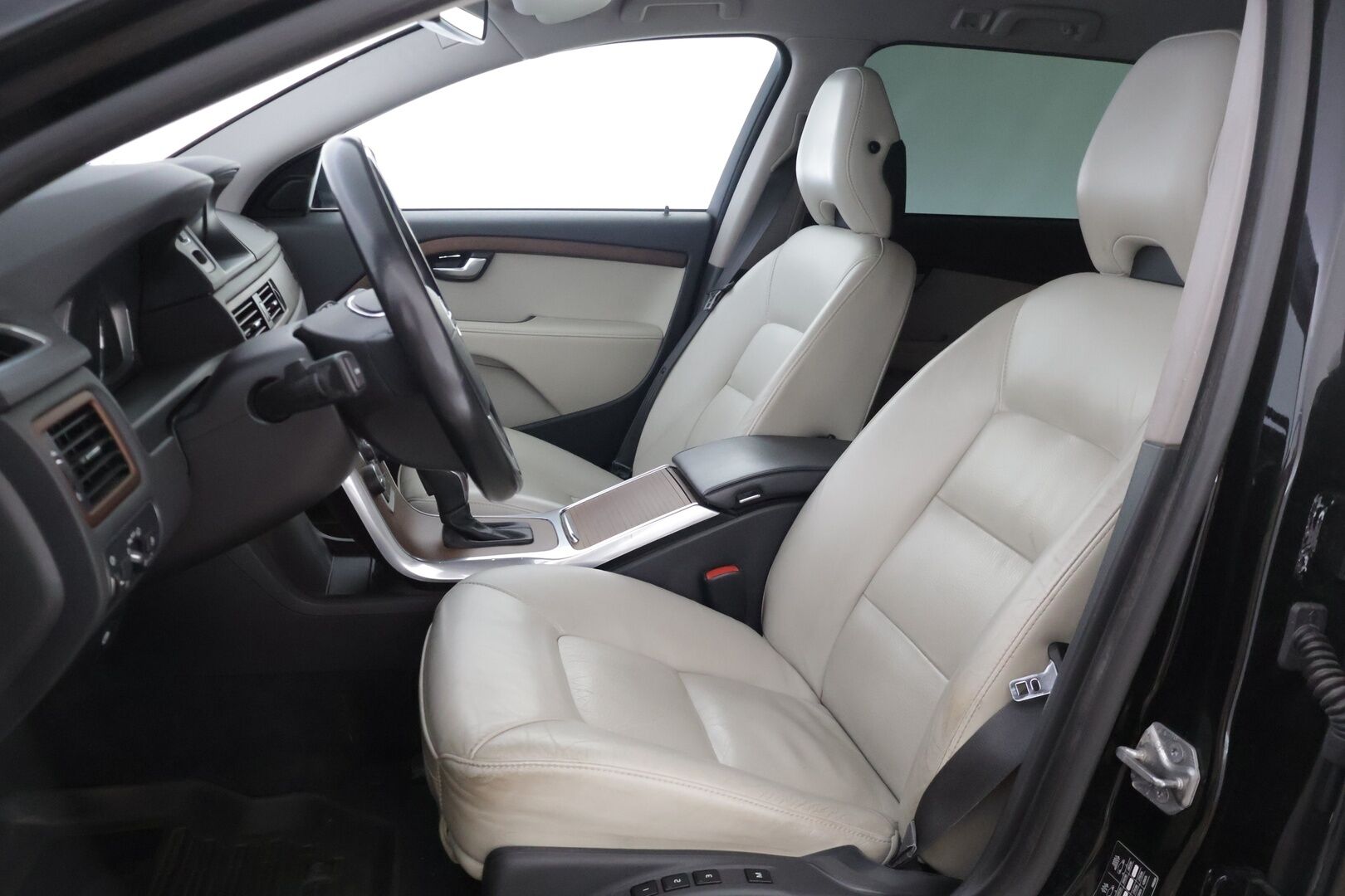 Volvo V70 2014 D5 AWD Business Summum aut - | Facelift vahvalla D5 koneella ja nelivedolla! | Suomi-auto | Digimittaristo | Webasto | Vetokoukku | Lämm. Tuulilasi | Nahkasisusta | Muistipenkki | Lämm. Ratti | P.Tutkat | 2x Renkaat | 