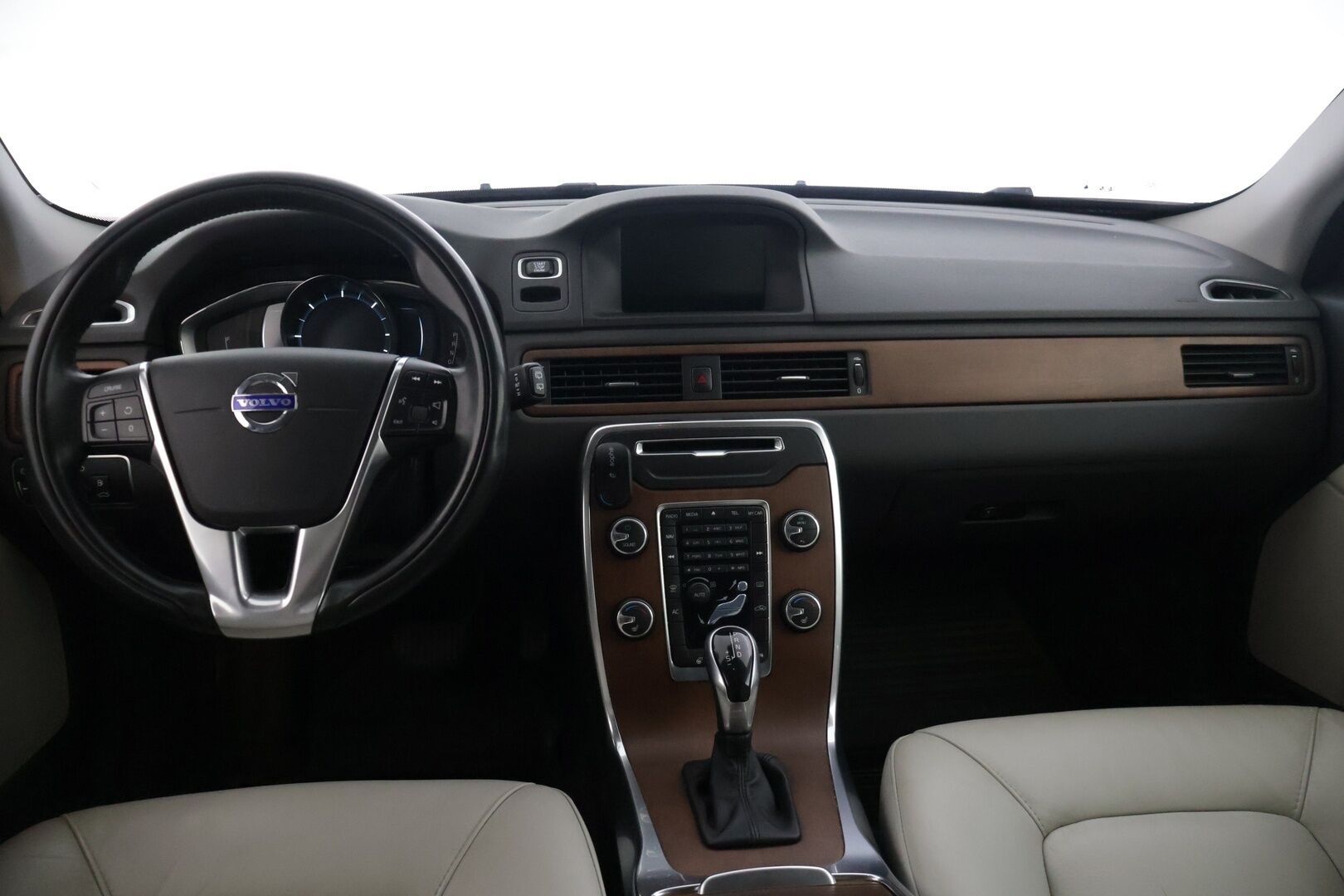 Volvo V70 2014 D5 AWD Business Summum aut - | Facelift vahvalla D5 koneella ja nelivedolla! | Suomi-auto | Digimittaristo | Webasto | Vetokoukku | Lämm. Tuulilasi | Nahkasisusta | Muistipenkki | Lämm. Ratti | P.Tutkat | 2x Renkaat | 