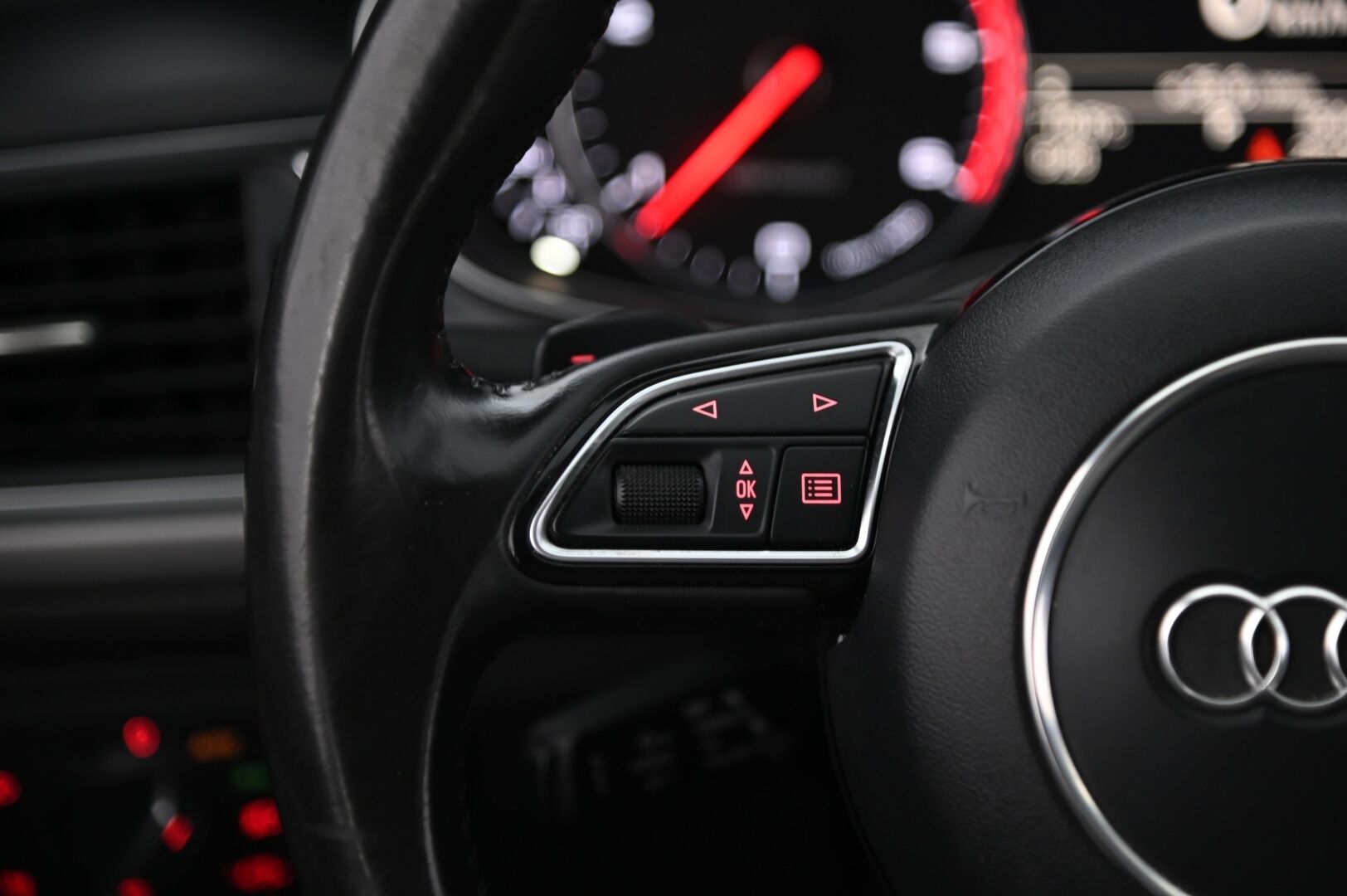 Audi A6 allroad quattro 2014 Business 3.0 V6 TDI 150 kW S tronic *Webasto / P.Kamera / Koukku / Sähköluukku / Ratinlämmitin * - *Juuri saapunut!*