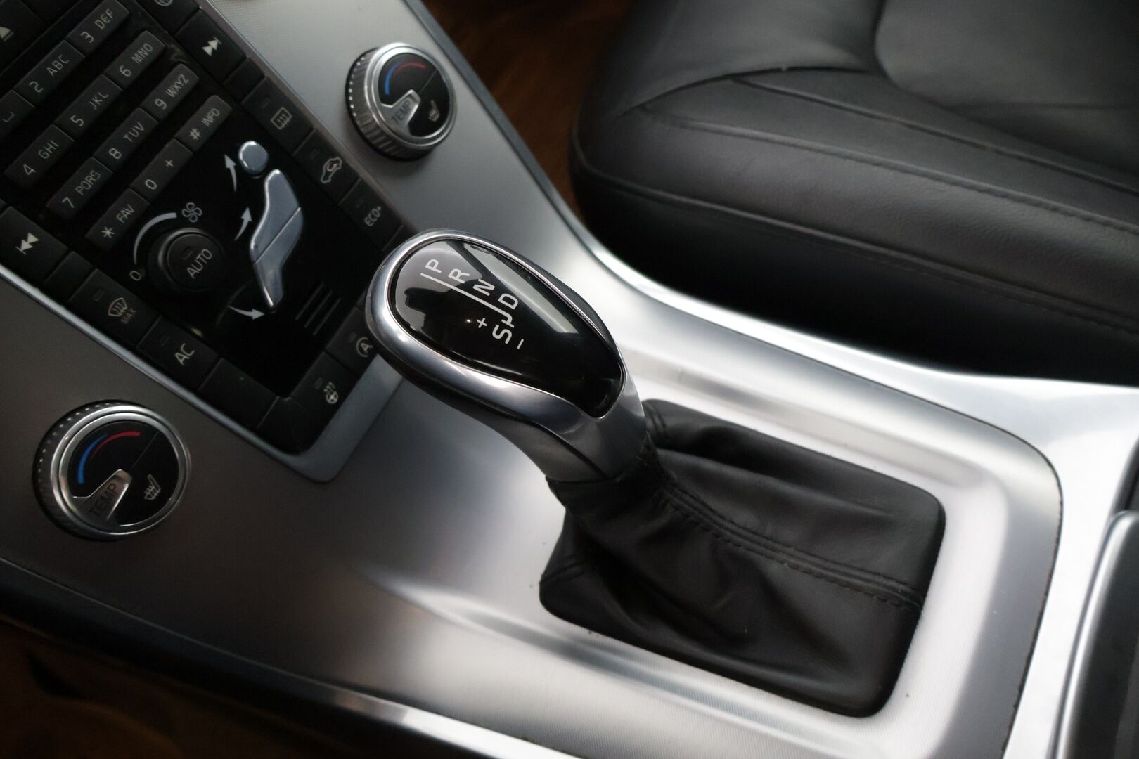 Volvo V70 2014 D4 Momentum - * Myydään HUUTOKAUPAT.COM ! * Leimaa 7/26 asti! / Vakkari / Koukku / Tutkat taakse / Sähkökontti / Ratinlämmitin