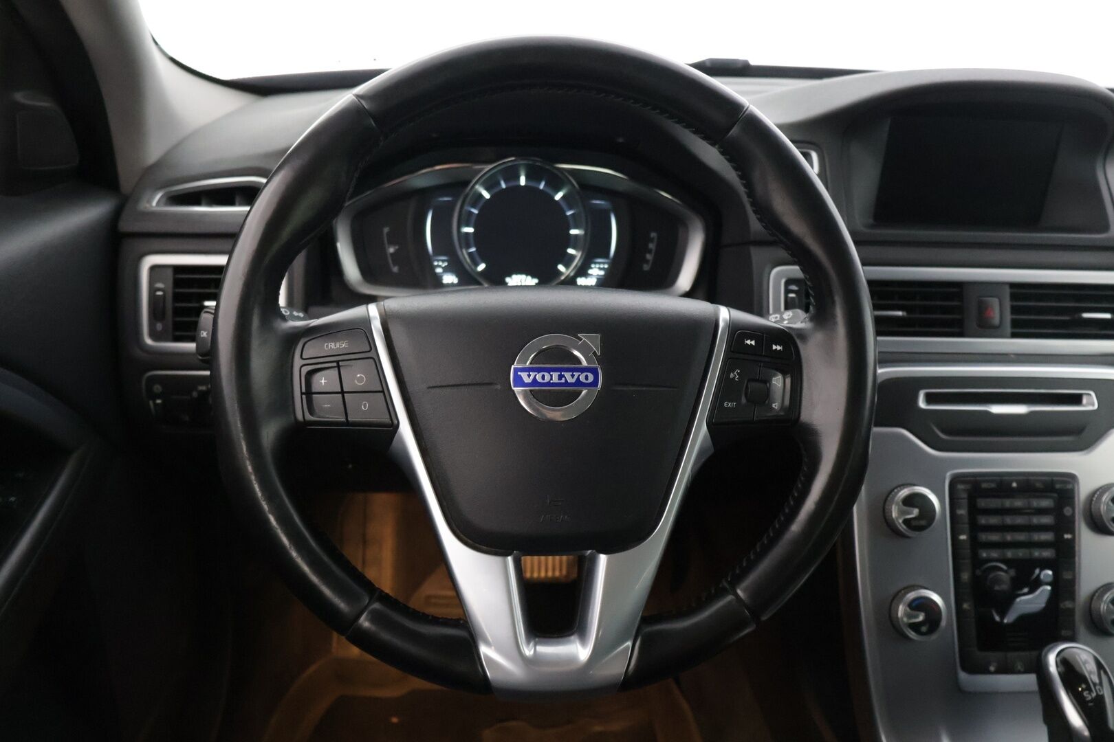 Volvo V70 2014 D4 Momentum - * Myydään HUUTOKAUPAT.COM ! * Leimaa 7/26 asti! / Vakkari / Koukku / Tutkat taakse / Sähkökontti / Ratinlämmitin