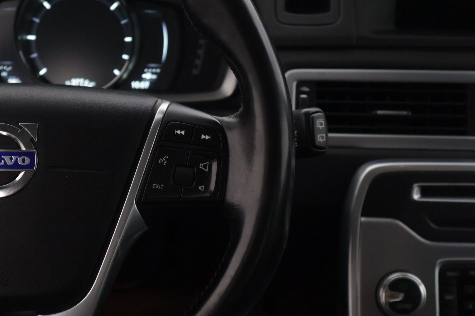 Volvo V70 2014 D4 Momentum - * Myydään HUUTOKAUPAT.COM ! * Leimaa 7/26 asti! / Vakkari / Koukku / Tutkat taakse / Sähkökontti / Ratinlämmitin