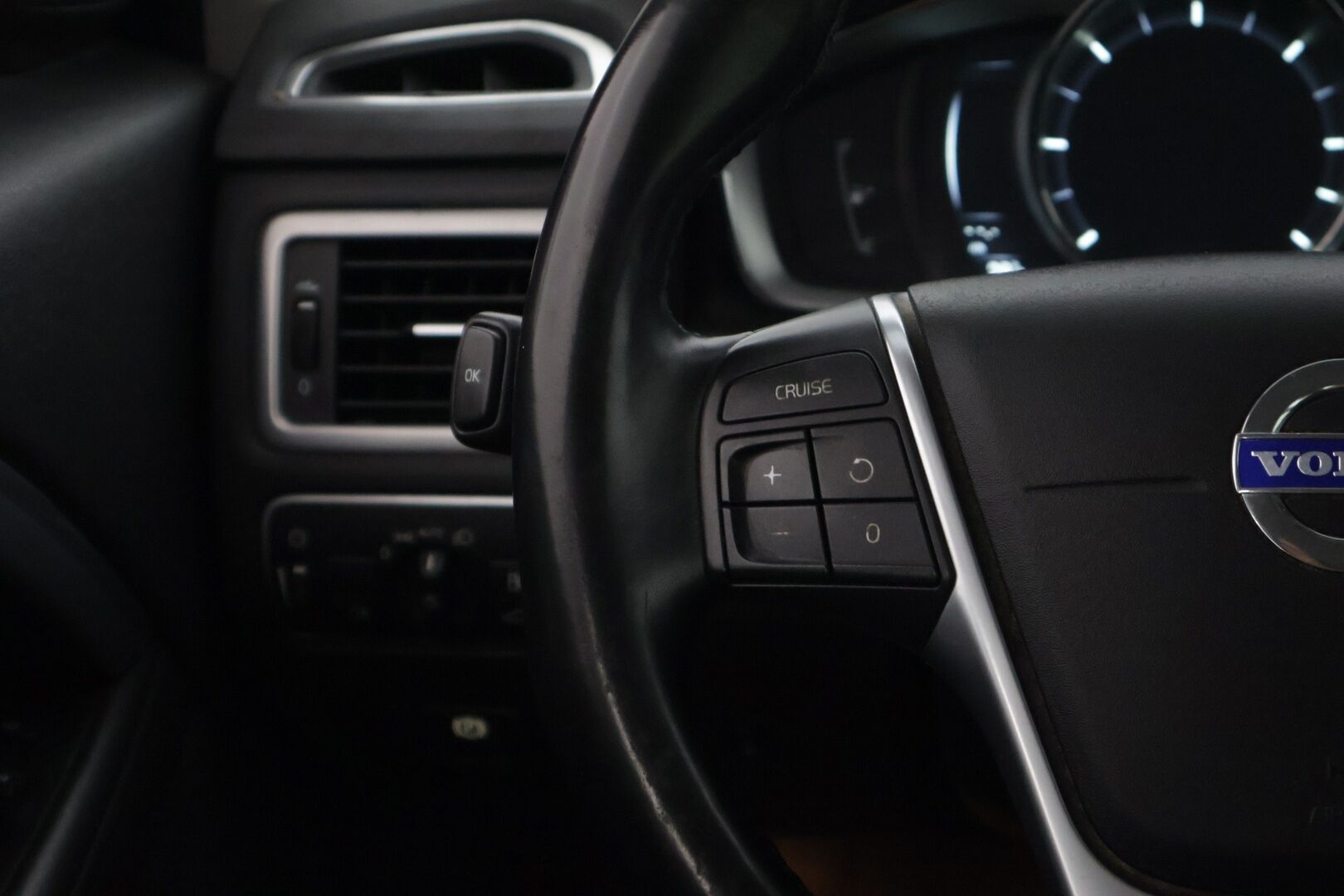 Volvo V70 2014 D4 Momentum - * Myydään HUUTOKAUPAT.COM ! * Leimaa 7/26 asti! / Vakkari / Koukku / Tutkat taakse / Sähkökontti / Ratinlämmitin