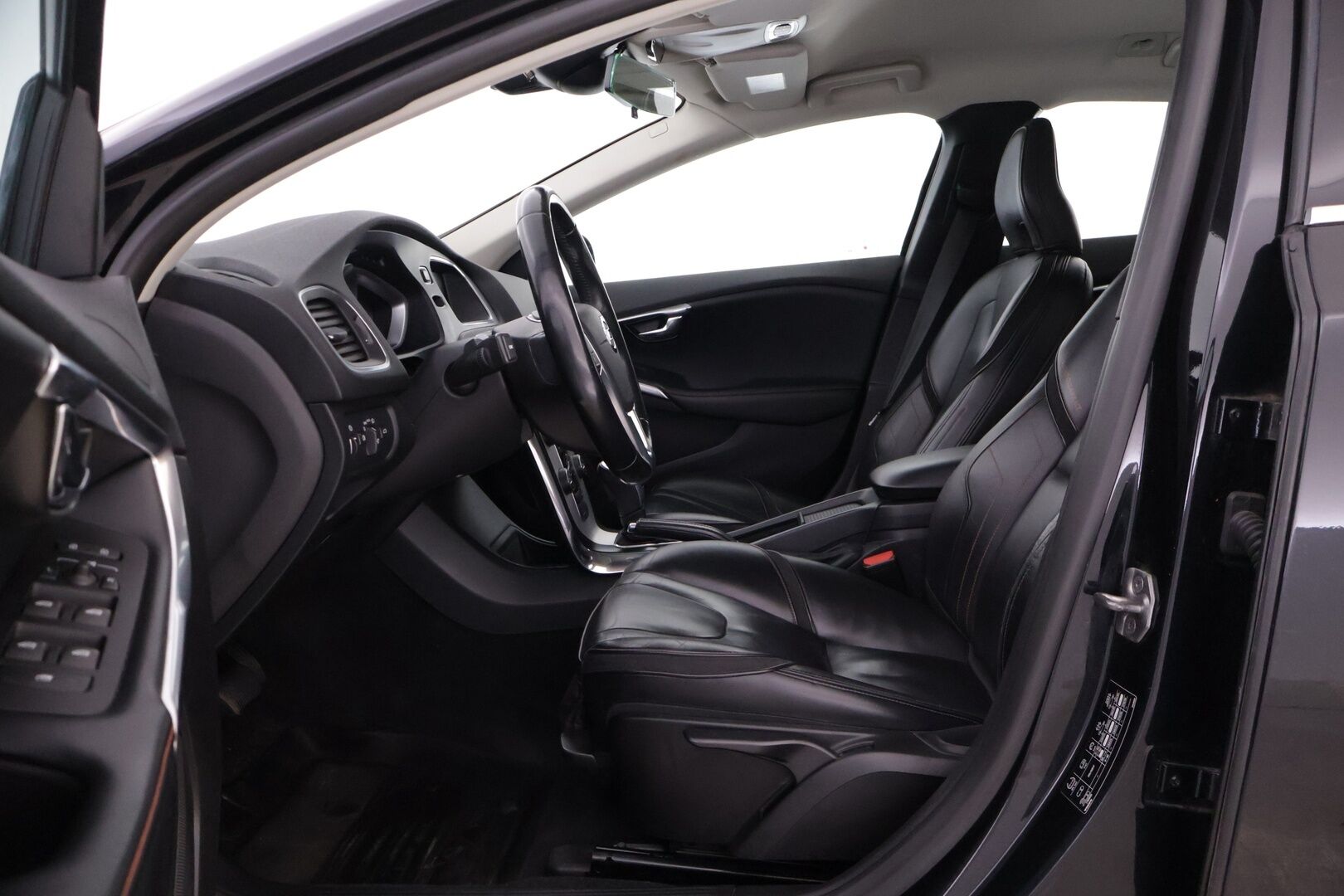 Volvo V40 2015 D2 Ocean Race Business aut | MYYDÄÄN HUUTOKAUPAT.COM | - Webasto | Koukku | Vakkari | Tutka | Sporttinahat | Xenon | Digimittari | Hyvin huollettu