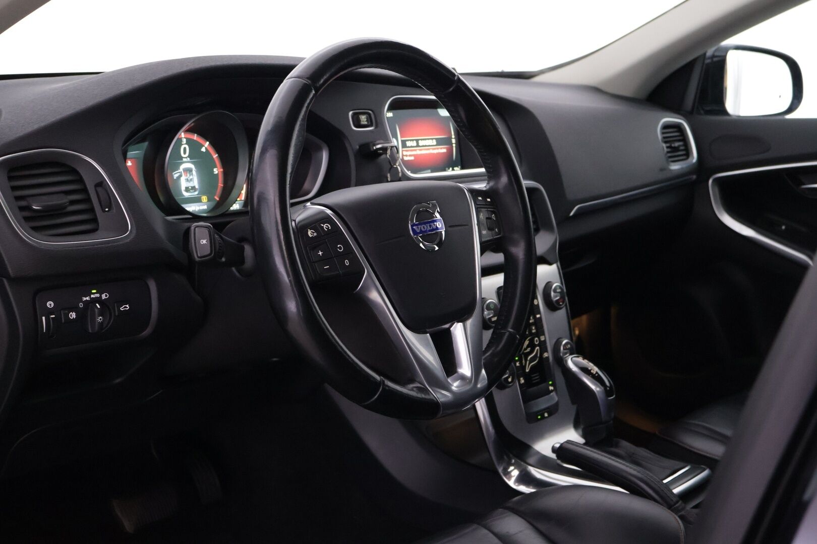 Volvo V40 2015 D2 Ocean Race Business aut | MYYDÄÄN HUUTOKAUPAT.COM | - Webasto | Koukku | Vakkari | Tutka | Sporttinahat | Xenon | Digimittari | Hyvin huollettu