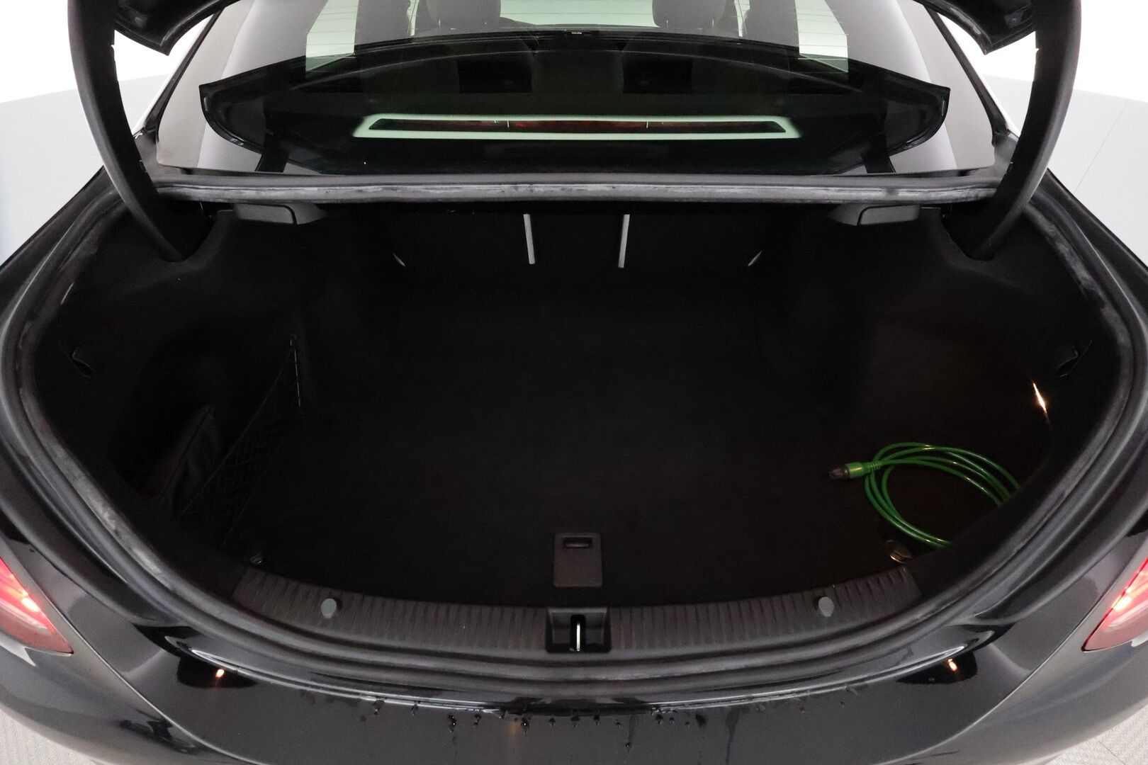 Mercedes-Benz C 2015 200 A Premium Business **Vakkari / ILS-LED / P.tutkat / Lohkolämmitin / Puolinahat / Koukku** - Suomi-auto / Kahdet renkaat aluvanteilla / Merkkihuollettu