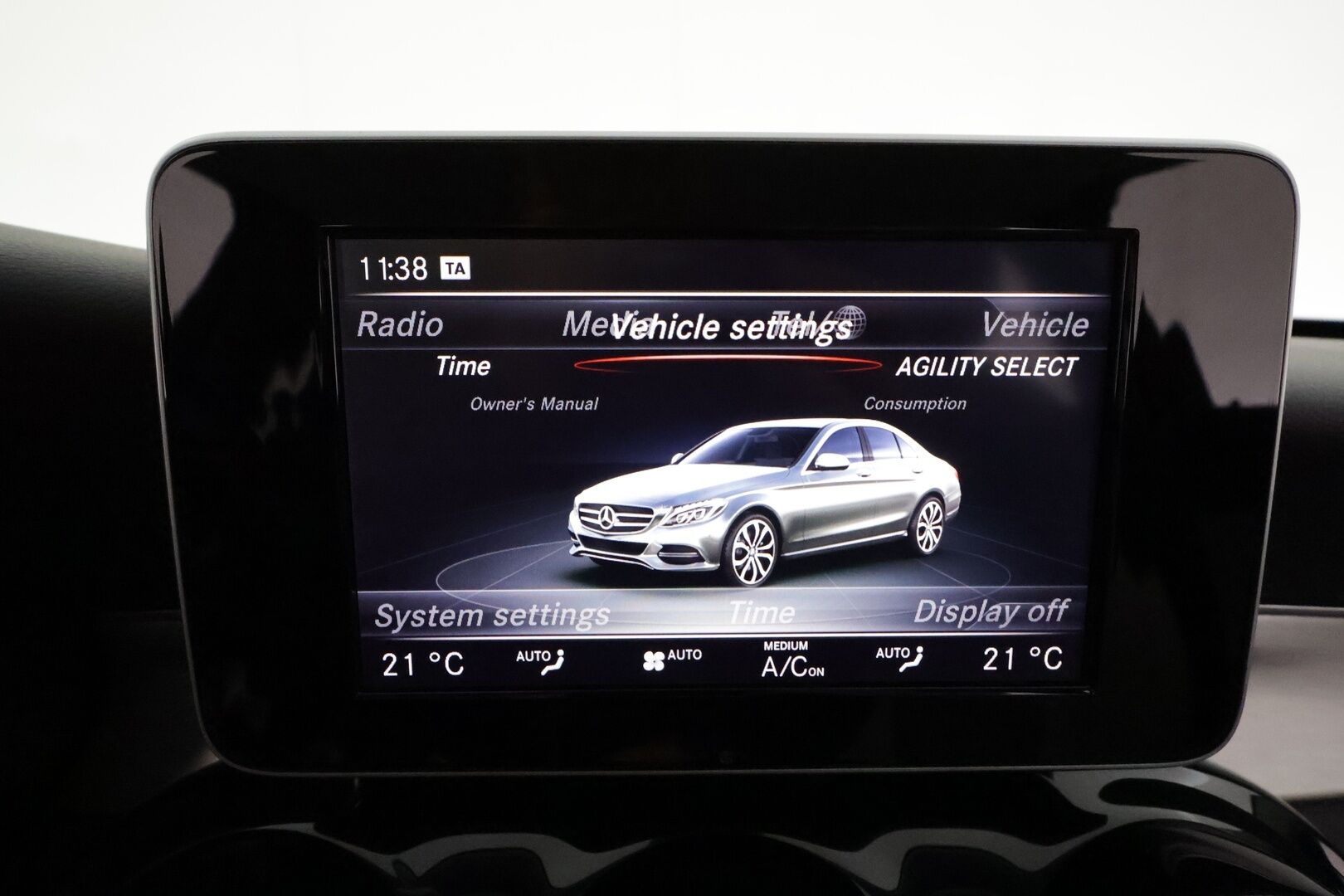 Mercedes-Benz C 2015 200 A Premium Business **Vakkari / ILS-LED / P.tutkat / Lohkolämmitin / Puolinahat / Koukku** - Suomi-auto / Kahdet renkaat aluvanteilla / Merkkihuollettu