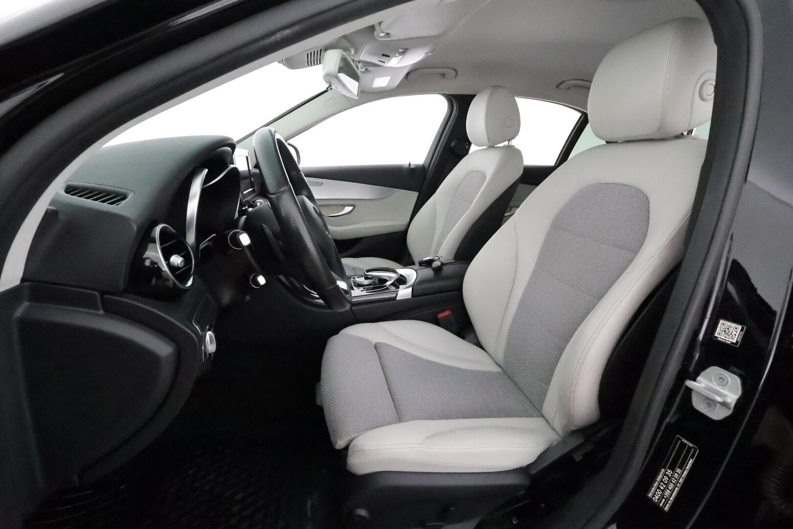 Mercedes-Benz C 2015 200 A Premium Business **Vakkari / ILS-LED / P.tutkat / Lohkolämmitin / Puolinahat / Koukku** - Suomi-auto / Kahdet renkaat aluvanteilla / Merkkihuollettu