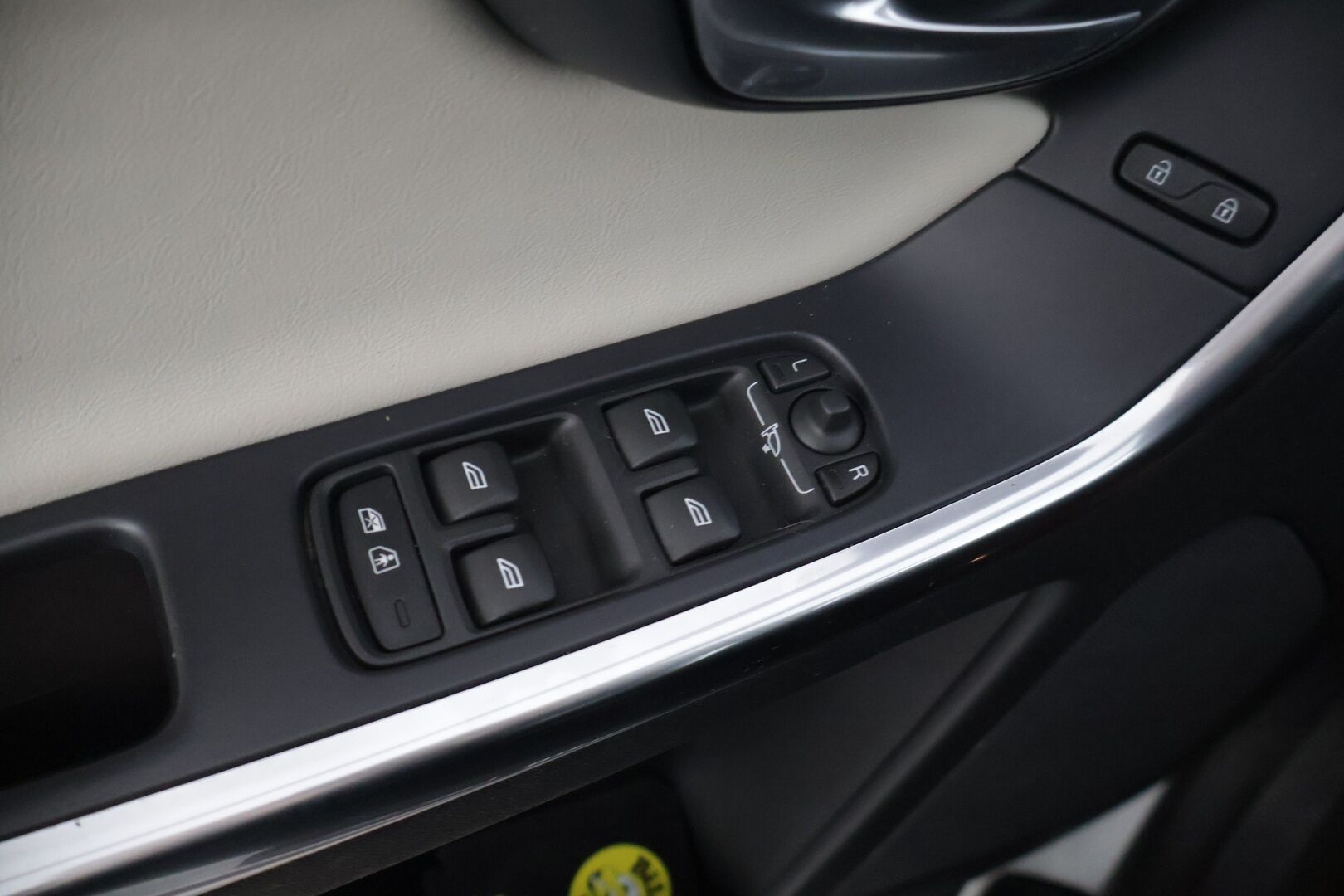 Volvo XC60 2015 D4 Summum aut* Muistipenkki / Sisätilanlämmitin / Vetokoukku / Nahkasisusta * - *Säännöllisesti huollettu / Jakopää vaihdettu 1/25 / ei Adblue / Juuri katsastettu *