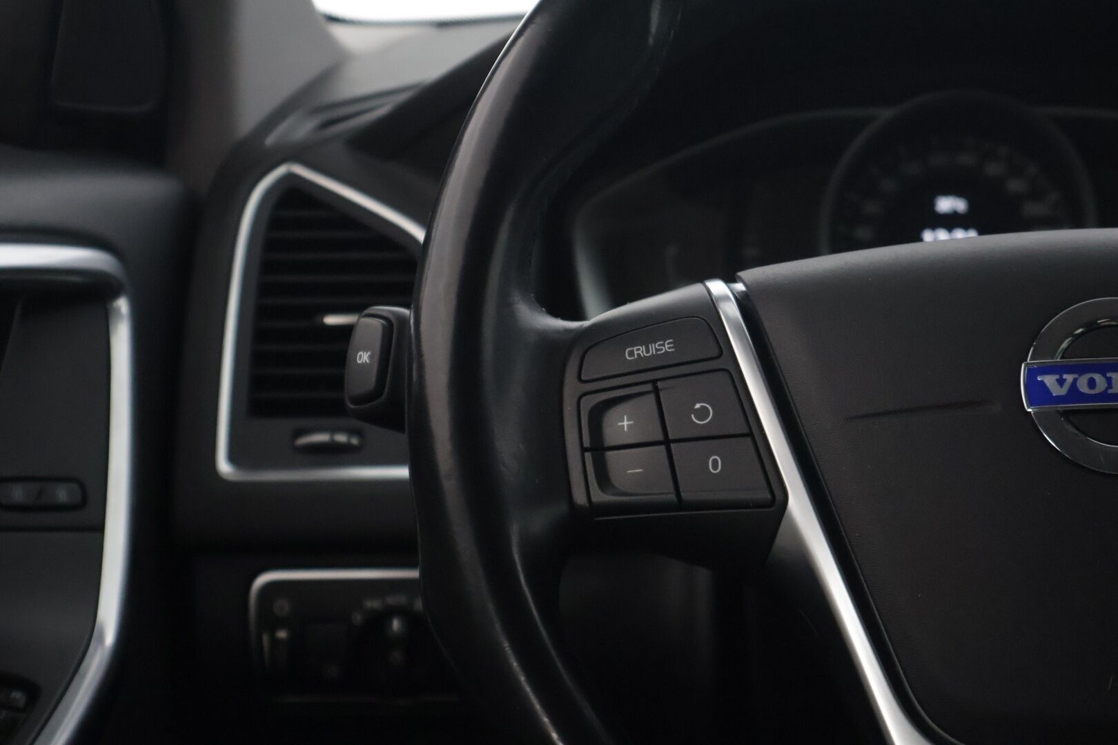 Volvo XC60 2015 D4 Summum aut* Muistipenkki / Sisätilanlämmitin / Vetokoukku / Nahkasisusta * - *Säännöllisesti huollettu, ruoste suojattu / Jakopää vaihdettu 1/25 / ei Adblue *