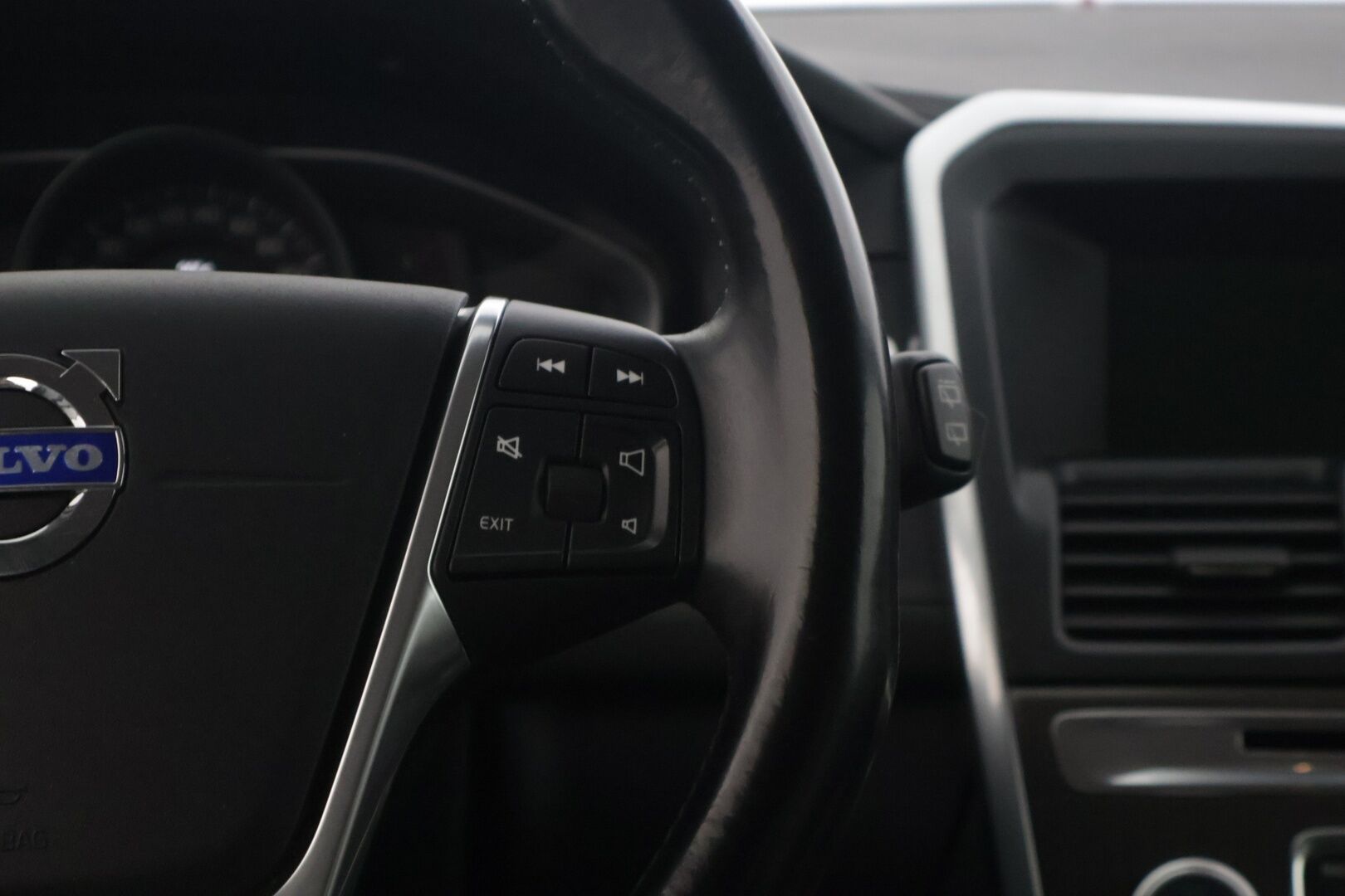Volvo XC60 2015 D4 Summum aut* Muistipenkki / Sisätilanlämmitin / Vetokoukku / Nahkasisusta * - *Säännöllisesti huollettu, ruoste suojattu / Jakopää vaihdettu 1/25 / ei Adblue *