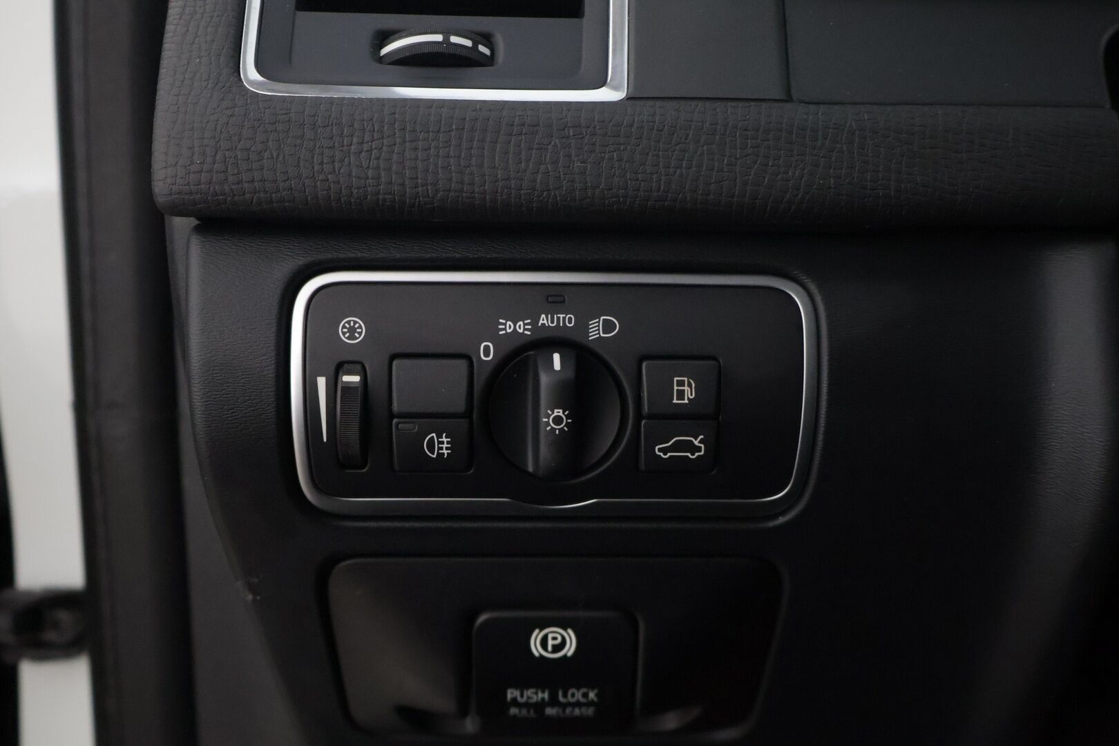 Volvo XC60 2015 D4 Summum aut* Muistipenkki / Sisätilanlämmitin / Vetokoukku / Nahkasisusta * - *Säännöllisesti huollettu, ruoste suojattu / Jakopää vaihdettu 1/25 / ei Adblue *