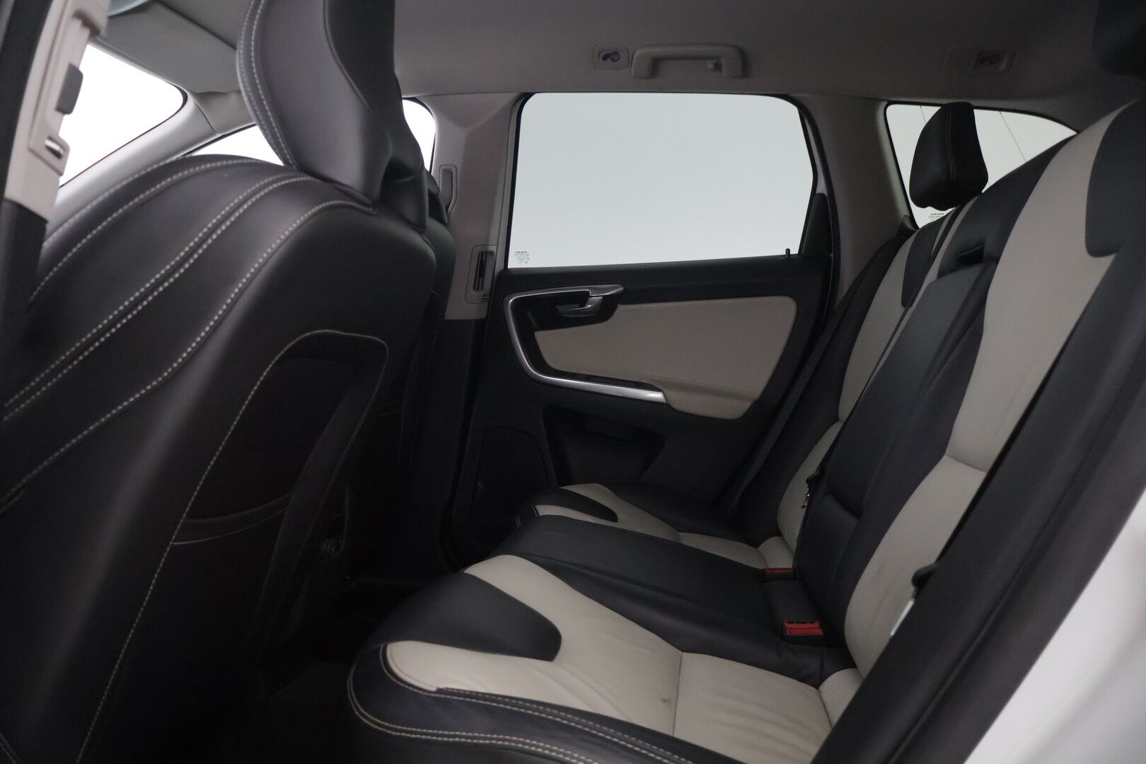Volvo XC60 2015 D4 Summum aut* Muistipenkki / Sisätilanlämmitin / Vetokoukku / Nahkasisusta * - *Säännöllisesti huollettu, ruoste suojattu / Jakopää vaihdettu 1/25 / ei Adblue *