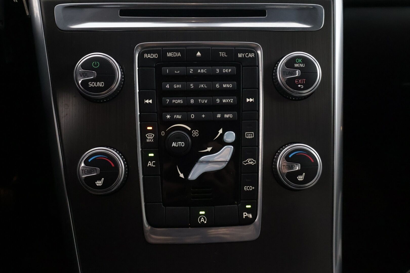 Volvo XC60 2015 D4 Summum aut* Muistipenkki / Sisätilanlämmitin / Vetokoukku / Nahkasisusta * - *Säännöllisesti huollettu, ruoste suojattu / Jakopää vaihdettu 1/25 / ei Adblue *