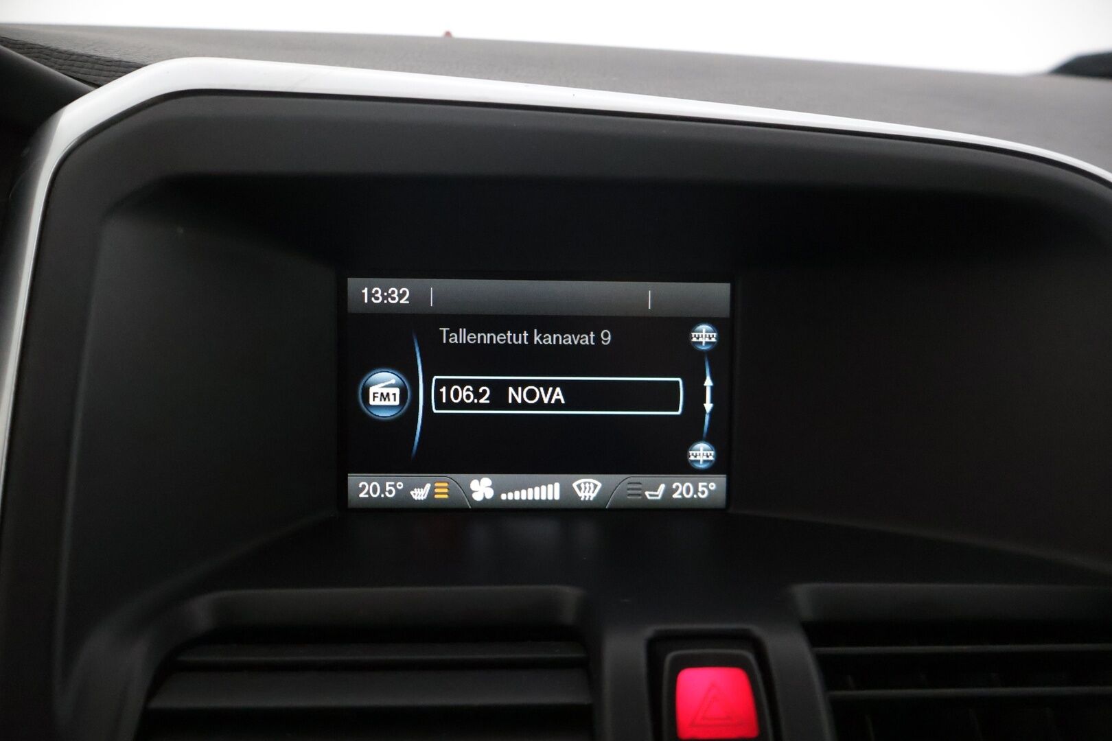 Volvo XC60 2015 D4 Summum aut* Muistipenkki / Sisätilanlämmitin / Vetokoukku / Nahkasisusta * - *Säännöllisesti huollettu, ruoste suojattu / Jakopää vaihdettu 1/25 / ei Adblue *