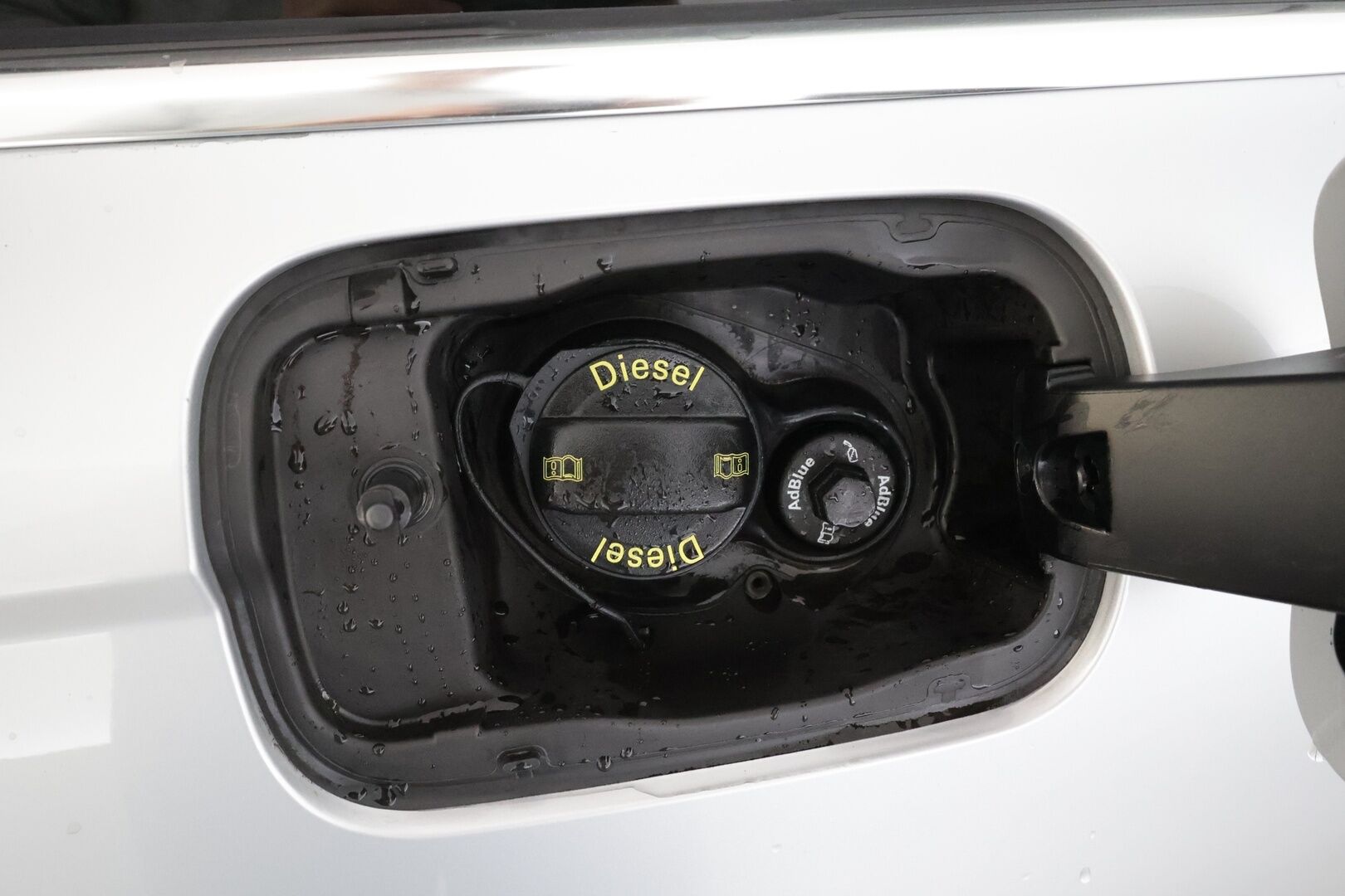 Audi A6 2014 Sedan Business Sport Edition 2,0 TDI 140 kW ultra S tronic * Lohkolämmitin / Xenon / P.Tutkat / Vakkari / Sähköluukku * - Koukku / Sportpenkit / Bluetooth / Suomi-auto / Kahdet renkaat aluvanteilla - HULLUT AVAJAISHULINAT KORKOTARJOUS 3,29 %