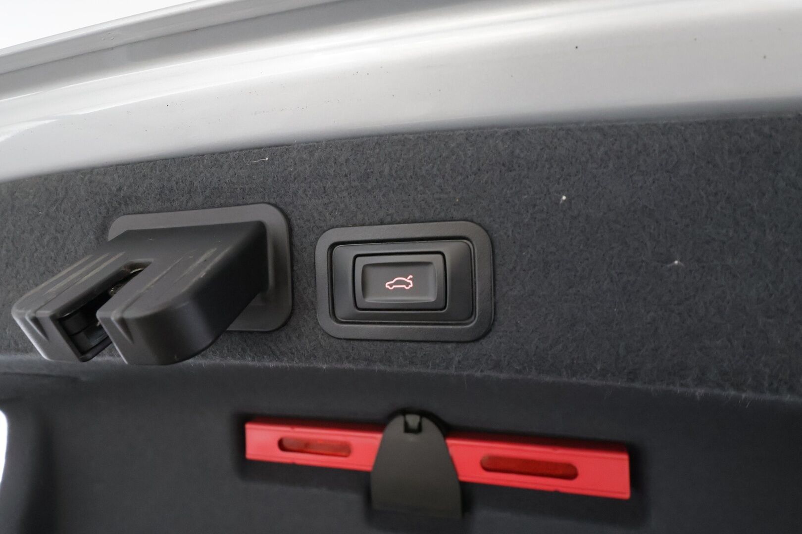 Audi A6 2014 Sedan Business Sport Edition 2,0 TDI 140 kW ultra S tronic * Lohkolämmitin / Xenon / P.Tutkat / Vakkari / Sähköluukku * - Koukku / Sportpenkit / Bluetooth / Suomi-auto / Kahdet renkaat aluvanteilla - HULLUT AVAJAISHULINAT KORKOTARJOUS 3,29 %