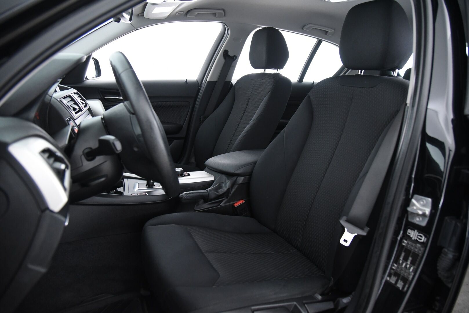 BMW 116 2015 F20 Hatchback 116d TwinPower Turbo A Business Aut / Webasto / Xenon / Vakkari / P-tutka / - Juuri huollettu & katsastettu / - HULLUT AVAJAISHULINAT KORKOTARJOUS 3,29 %