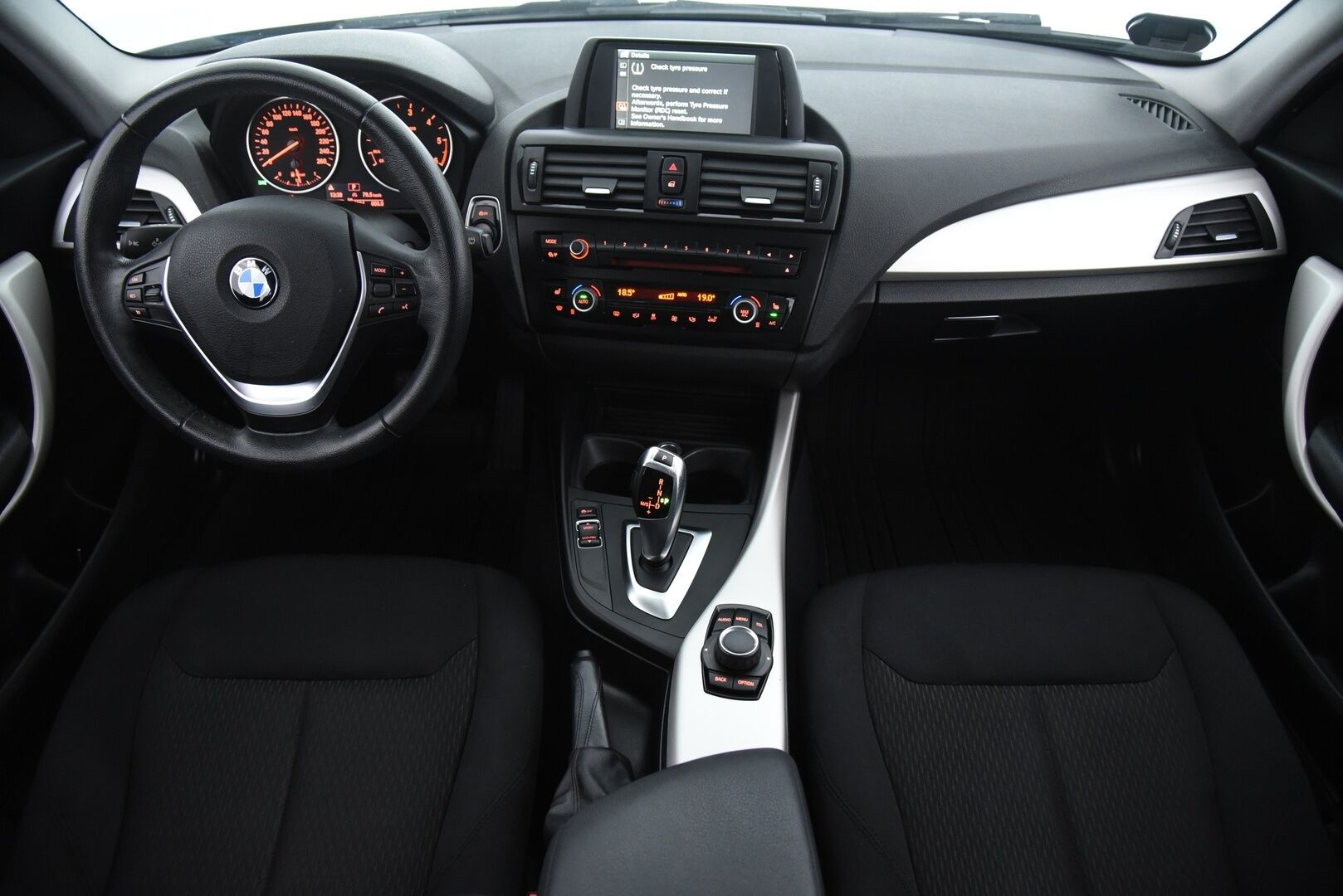 BMW 116 2015 F20 Hatchback 116d TwinPower Turbo A Business Aut / Webasto / Xenon / Vakkari / P-tutka / - Juuri huollettu & katsastettu / - HULLUT AVAJAISHULINAT KORKOTARJOUS 3,29 %
