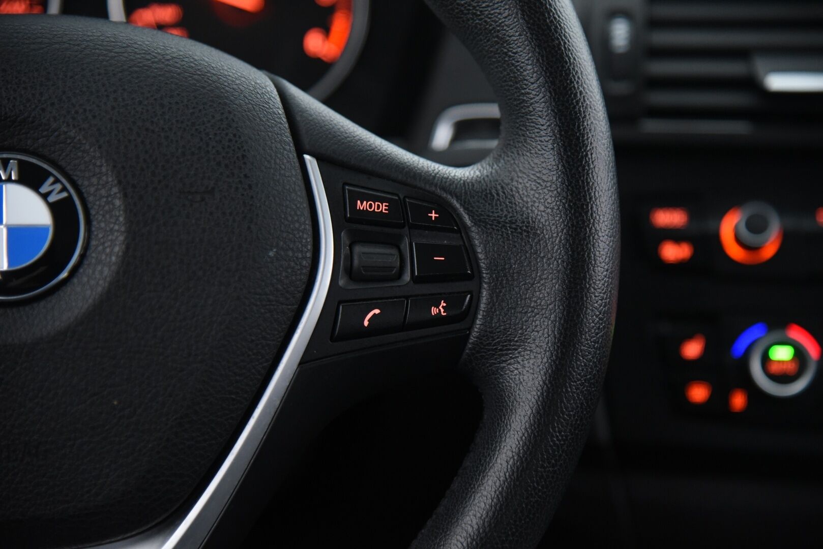 BMW 116 2015 F20 Hatchback 116d TwinPower Turbo A Business Aut / Webasto / Xenon / Vakkari / P-tutka / - Juuri huollettu & katsastettu / - HULLUT AVAJAISHULINAT KORKOTARJOUS 3,29 %