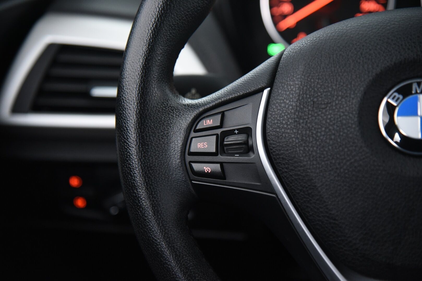 BMW 116 2015 F20 Hatchback 116d TwinPower Turbo A Business Aut / Webasto / Xenon / Vakkari / P-tutka / - Juuri huollettu & katsastettu / 