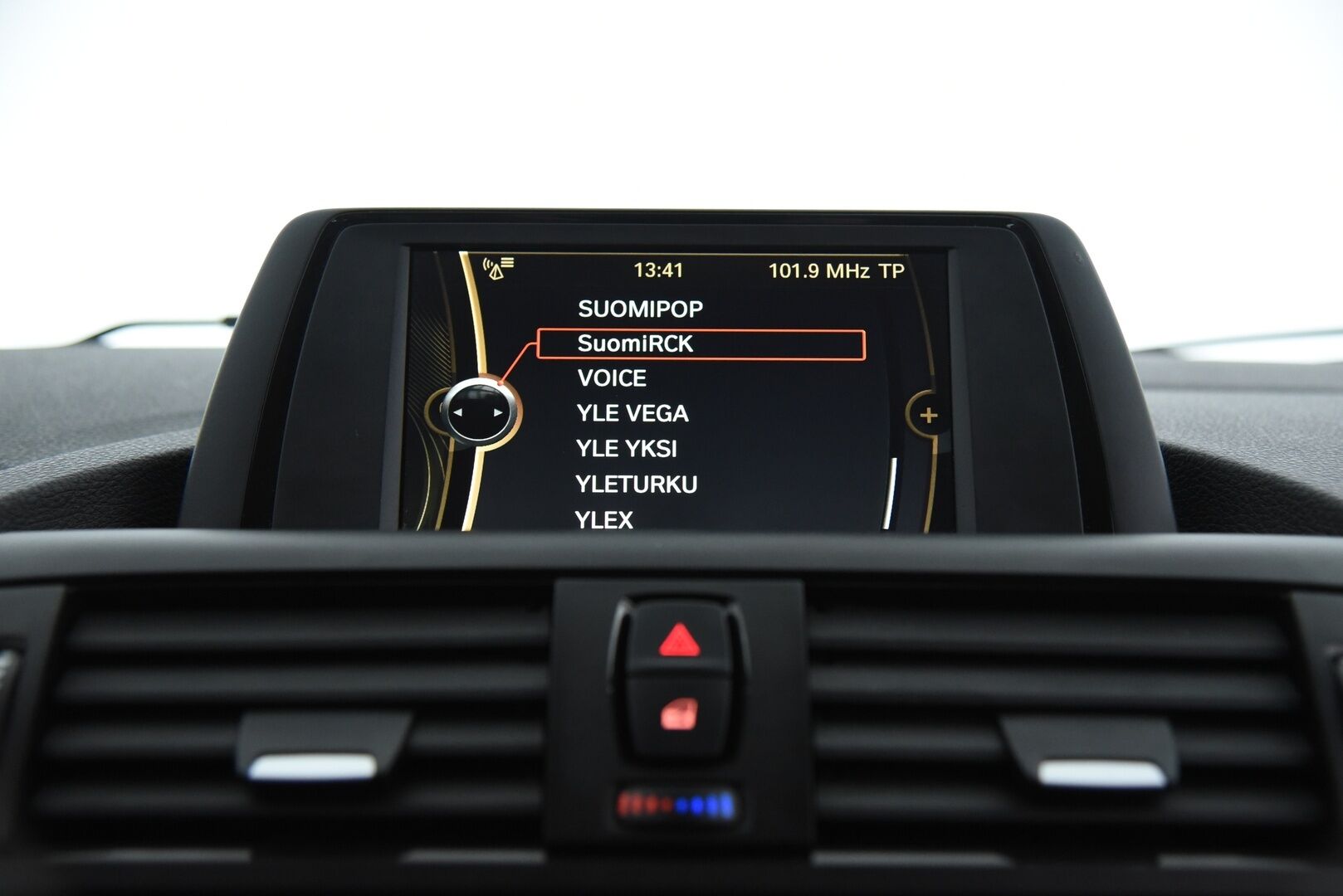 BMW 116 2015 F20 Hatchback 116d TwinPower Turbo A Business Aut / Webasto / Xenon / Vakkari / P-tutka / - Juuri huollettu & katsastettu / - HULLUT AVAJAISHULINAT KORKOTARJOUS 3,29 %