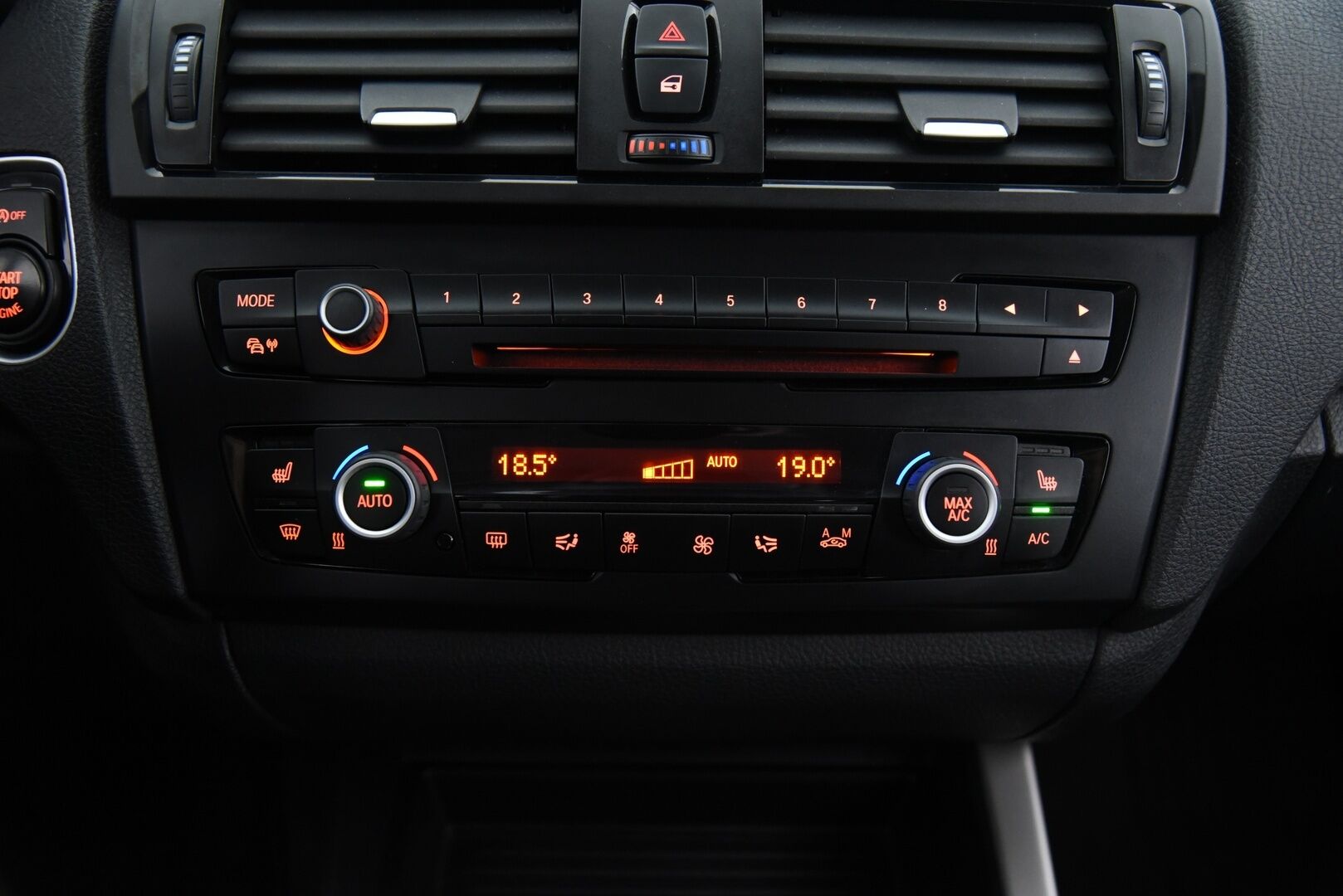 BMW 116 2015 F20 Hatchback 116d TwinPower Turbo A Business Aut / Webasto / Xenon / Vakkari / P-tutka / - Juuri huollettu & katsastettu / - HULLUT AVAJAISHULINAT KORKOTARJOUS 3,29 %