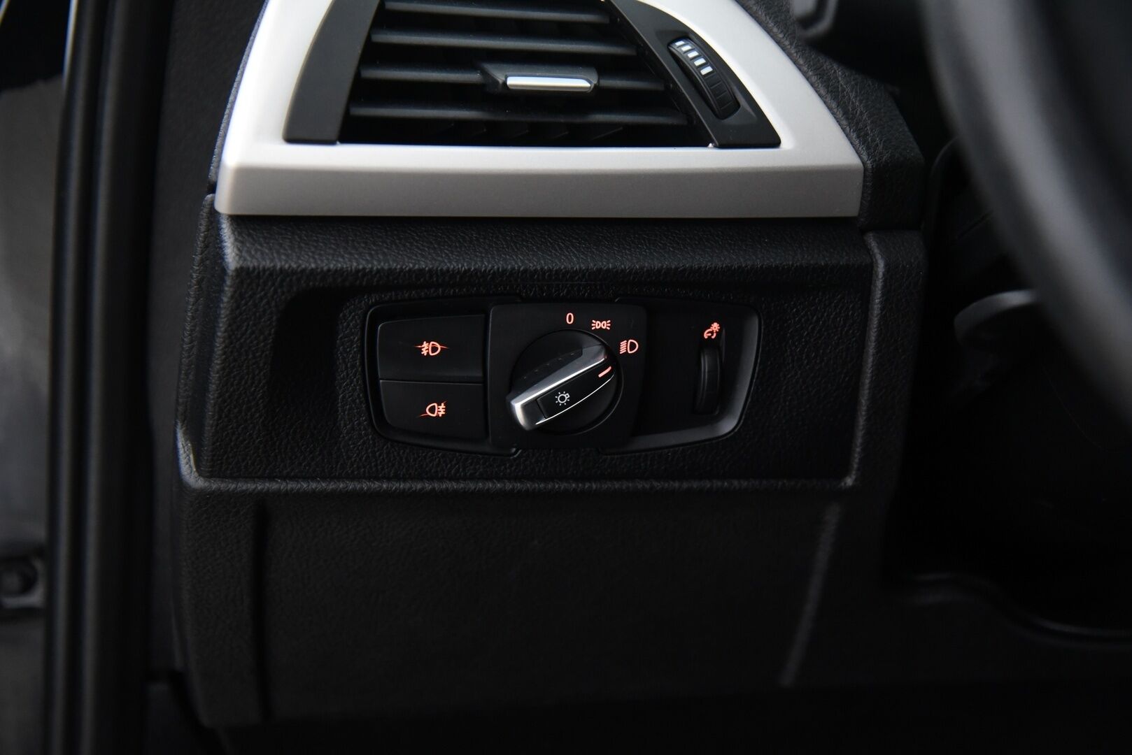 BMW 116 2015 F20 Hatchback 116d TwinPower Turbo A Business Aut / Webasto / Xenon / Vakkari / P-tutka / - Juuri huollettu & katsastettu / Tulossa myyntiin