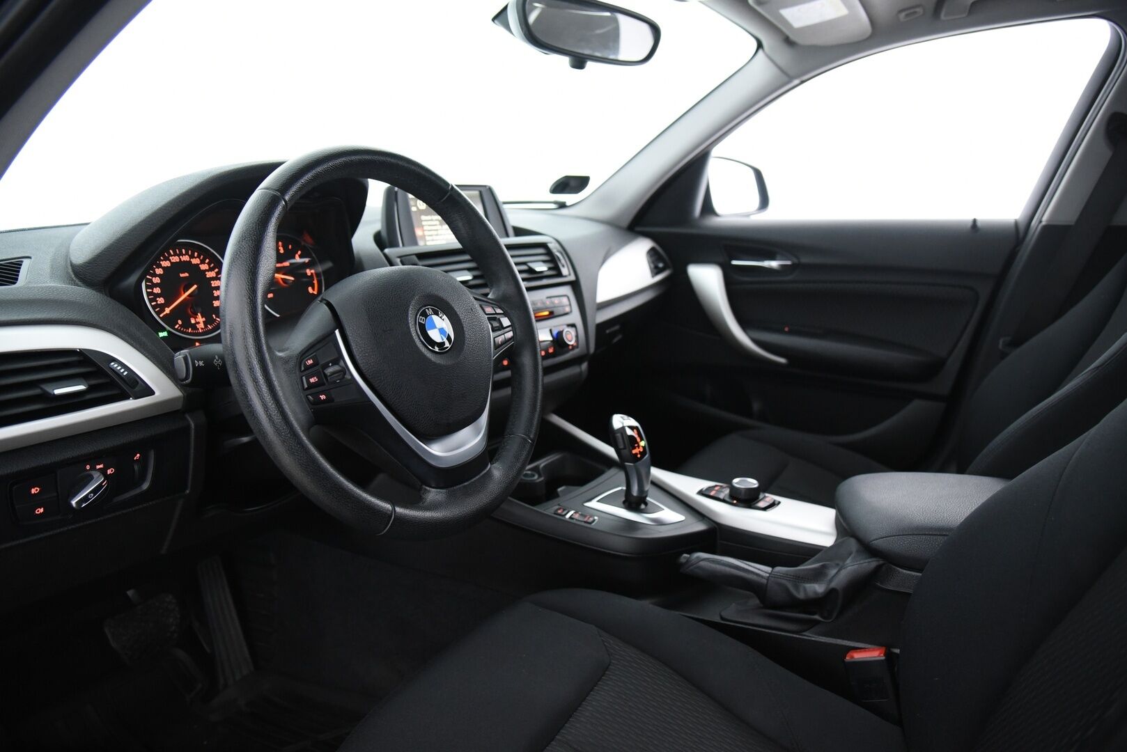 BMW 116 2015 F20 Hatchback 116d TwinPower Turbo A Business Aut / Webasto / Xenon / Vakkari / P-tutka / - Juuri huollettu & katsastettu / Tulossa myyntiin