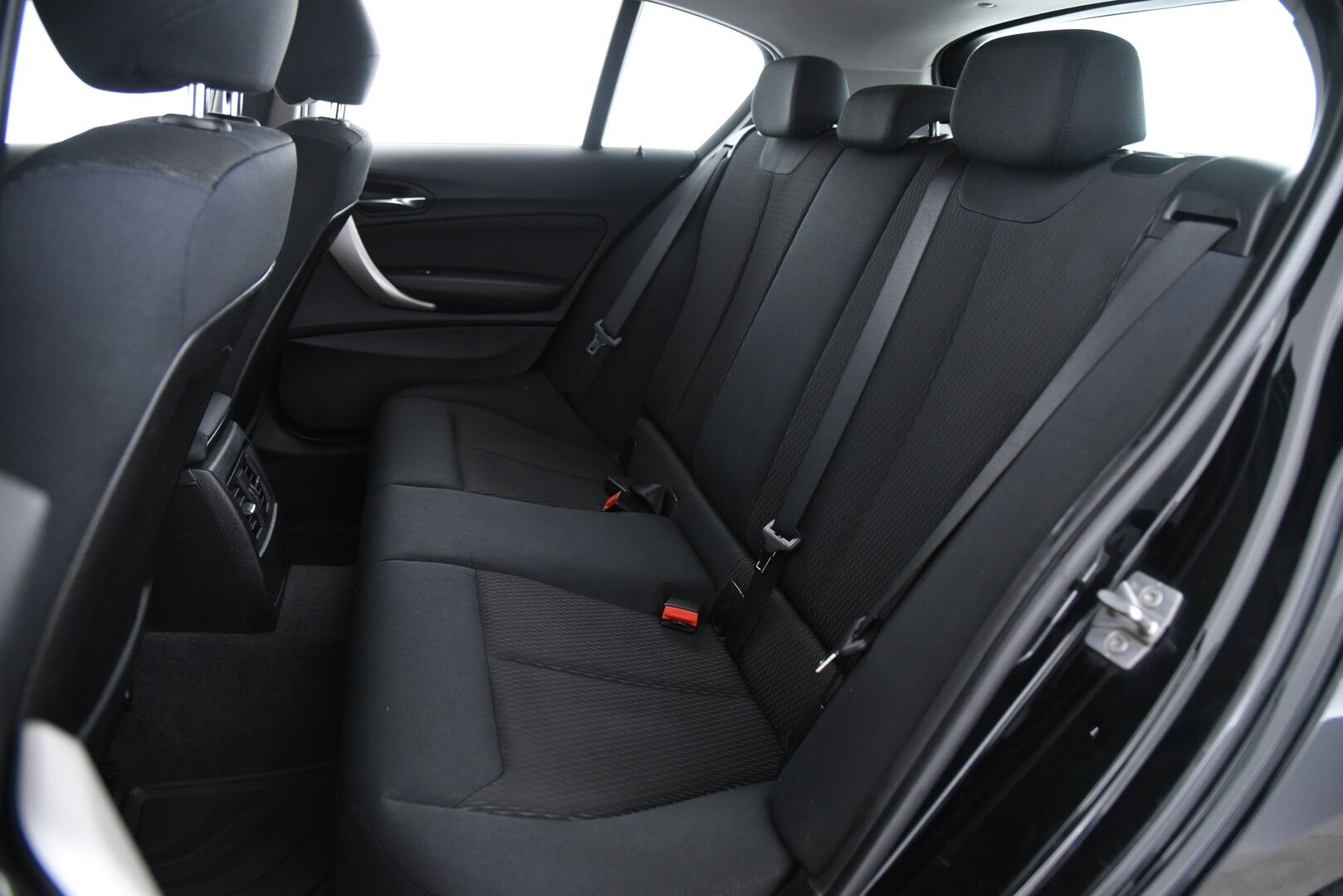 BMW 116 2015 F20 Hatchback 116d TwinPower Turbo A Business Aut / Webasto / Xenon / Vakkari / P-tutka / - Juuri huollettu & katsastettu / Tulossa myyntiin