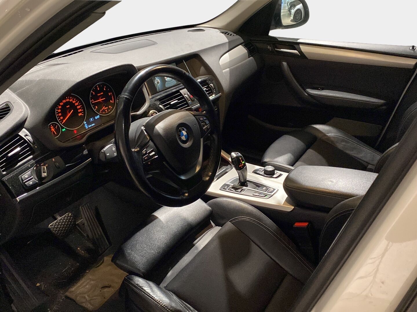 BMW X3 2015 F25 xDrive20d LCI TwinPower Turbo A Business Automatic - | Suomi-auto | Sähköinen vetokoukku | Lohkolämmitin | Kahdet hyvät renkaat vanteilla | 2-omisteinen | Tarkka huoltokirja | 