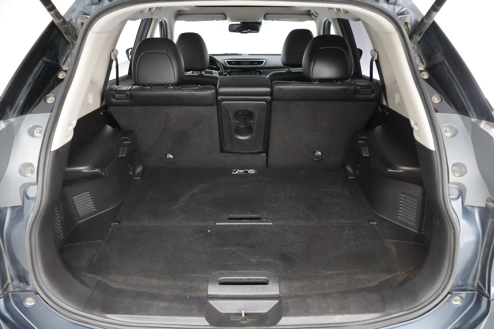 Nissan X-Trail 2015 dCi 130 Tekna 4WD 6 MT Moonroof * 360 kamera / Panorama / Sähköpenkit / Nahat /  Lohko / Sähköluukku / Kaistavahti / BLIS * - * Huippuvarusteet / Esimerkilliset huollot / 3-.om Suomi-auto / Juuri katsastettu * 