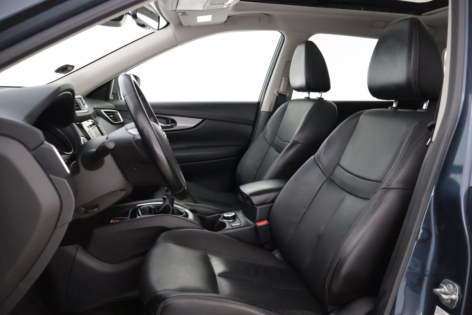 Nissan X-Trail 2015 dCi 130 Tekna 4WD 6 MT Moonroof * 360 kamera / Panorama / Sähköpenkit / Nahat /  Lohko / Sähköluukku / Kaistavahti / BLIS * - * Huippuvarusteet / Esimerkilliset huollot / 3-.om Suomi-auto / Juuri katsastettu * 