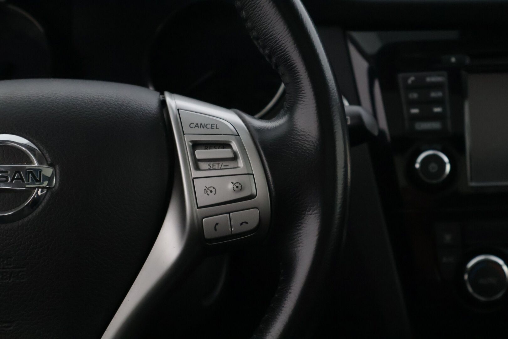 Nissan X-Trail 2015 dCi 130 Tekna 4WD 6 MT Moonroof * 360 kamera / Panorama / Sähköpenkit / Nahat /  Lohko / Sähköluukku / Kaistavahti / BLIS * - * Huippuvarusteet / Esimerkilliset huollot / 3-.om Suomi-auto / Juuri katsastettu * 