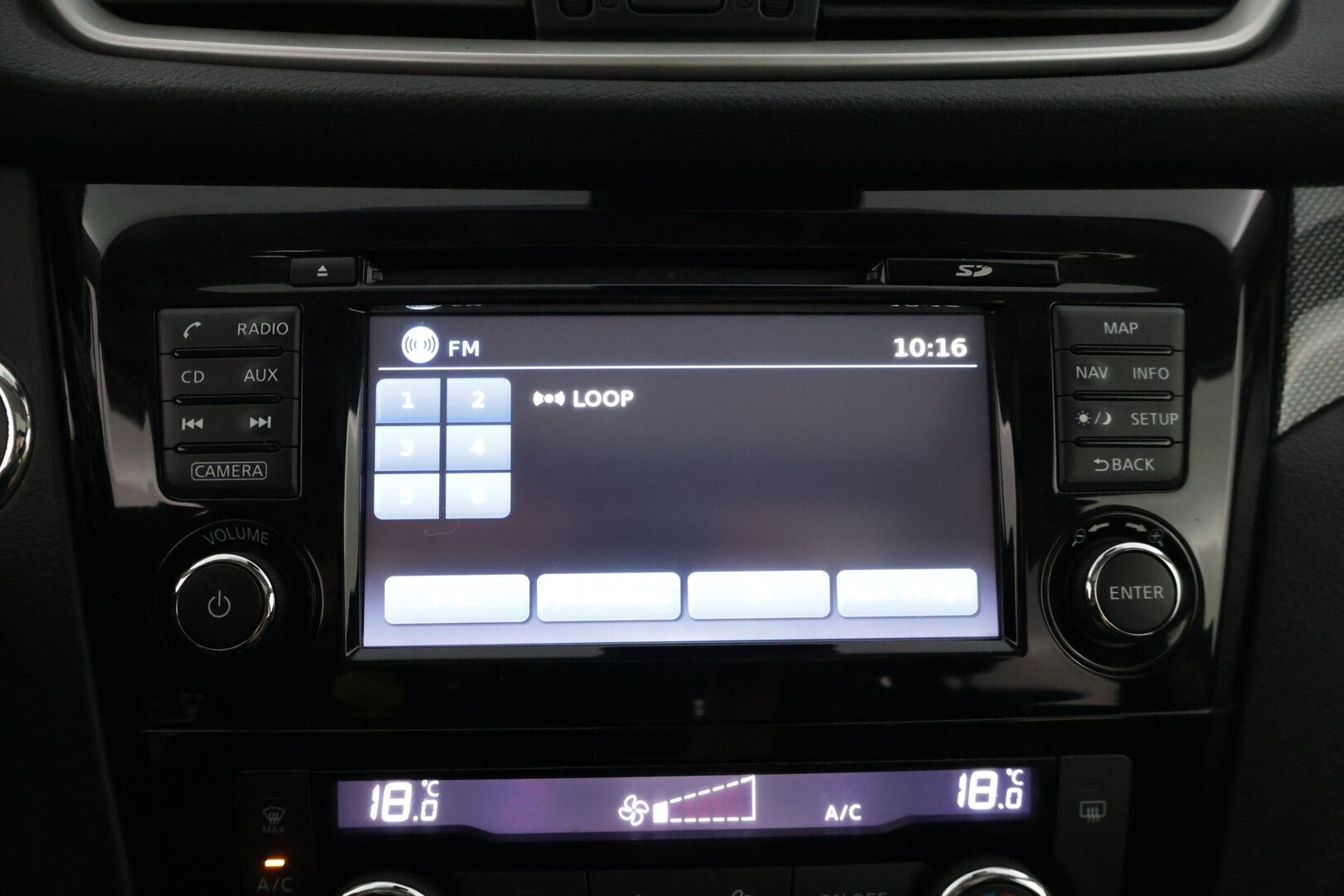 Nissan X-Trail 2015 dCi 130 Tekna 4WD 6 MT Moonroof * 360 kamera / Panorama / Sähköpenkit / Nahat /  Lohko / Sähköluukku / Kaistavahti / BLIS * - * Huippuvarusteet / Esimerkilliset huollot / 3-.om Suomi-auto / Juuri katsastettu * 