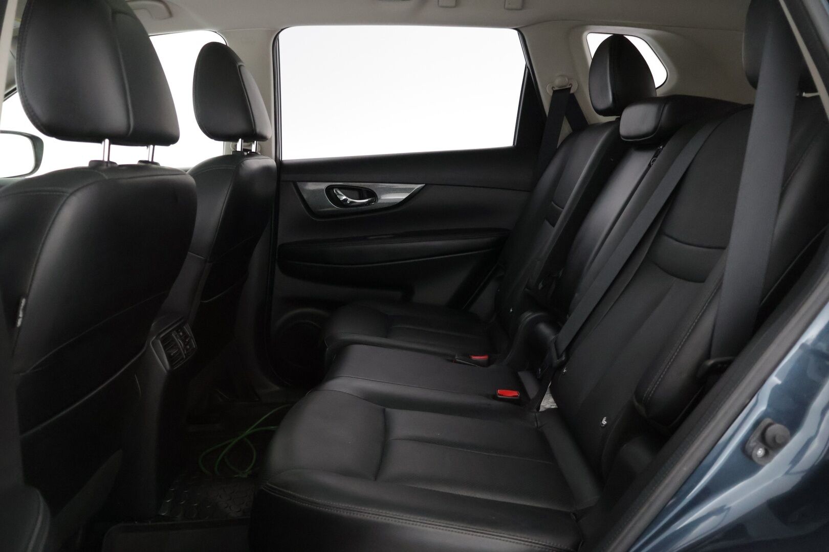 Nissan X-Trail 2015 dCi 130 Tekna 4WD 6 MT Moonroof * 360 kamera / Panorama / Sähköpenkit / Nahat /  Lohko / Sähköluukku / Kaistavahti / BLIS * - * Huippuvarusteet / Esimerkilliset huollot / 3-.om Suomi-auto / Juuri katsastettu * 
