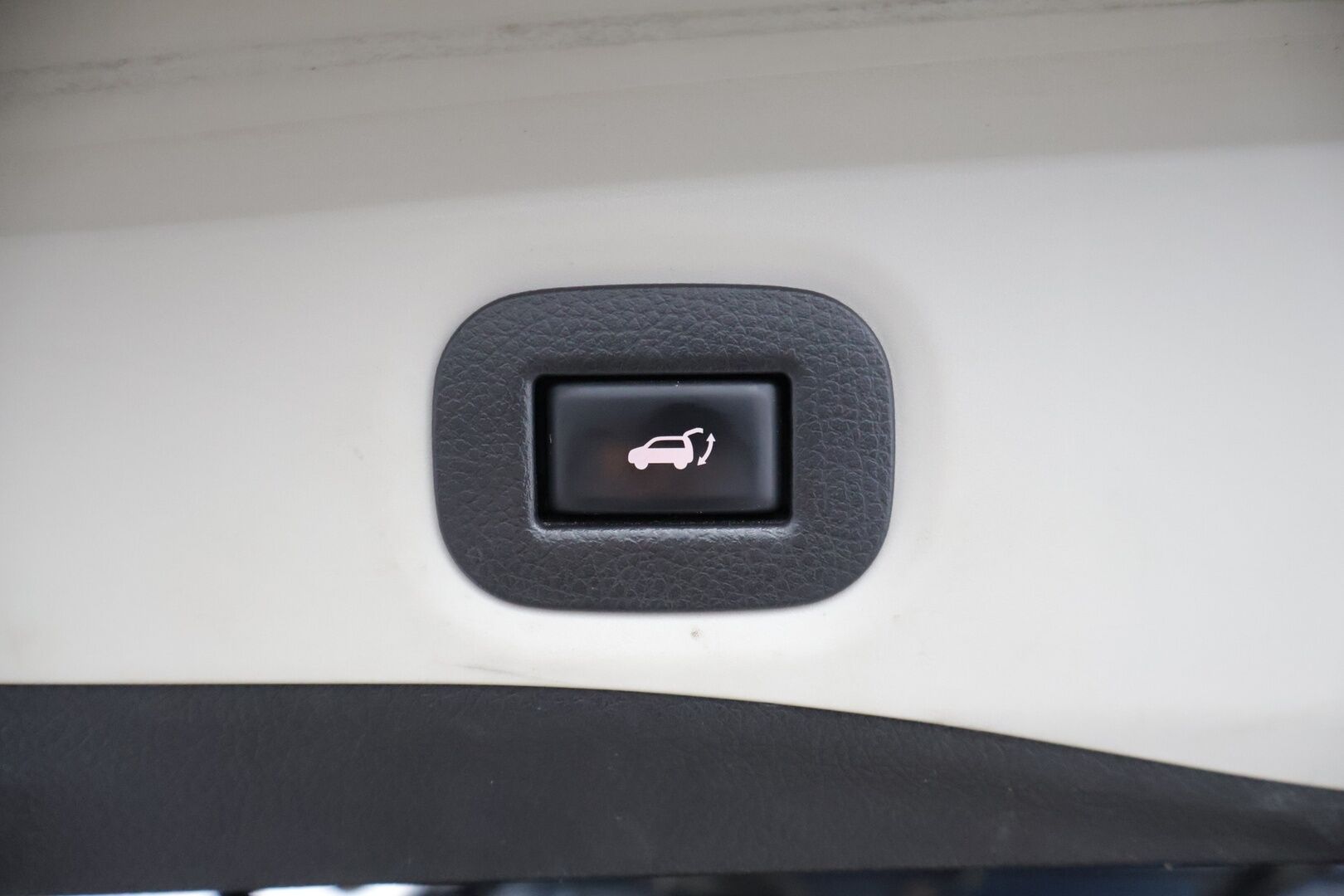 Nissan X-Trail 2015 dCi 130 Tekna 4WD 6 MT Moonroof * 360 kamera / Panorama / Sähköpenkit / Nahat /  Lohko / Sähköluukku / Kaistavahti / BLIS * - * Huippuvarusteet / Esimerkilliset huollot / 3-.om Suomi-auto / Juuri katsastettu * 