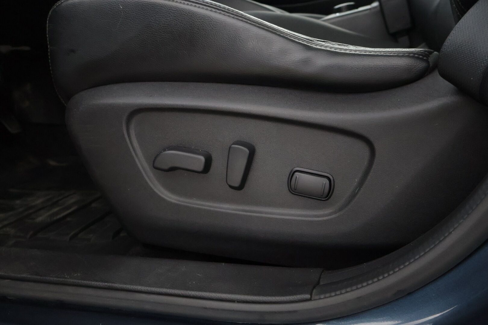 Nissan X-Trail 2015 dCi 130 Tekna 4WD 6 MT Moonroof * 360 kamera / Panorama / Sähköpenkit / Nahat /  Lohko / Sähköluukku / Kaistavahti / BLIS * - * Huippuvarusteet / Esimerkilliset huollot / 3-.om Suomi-auto / Juuri katsastettu * 