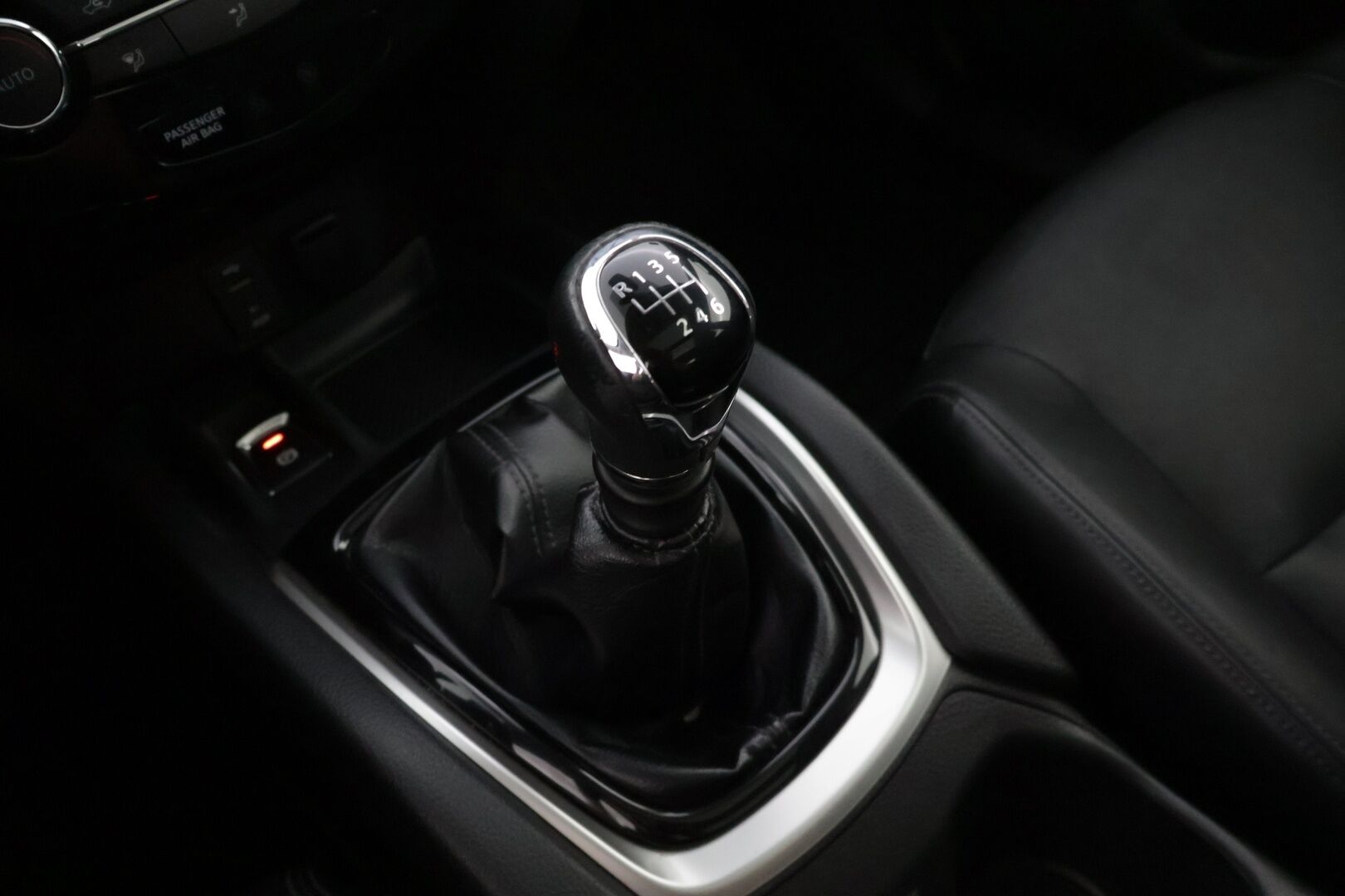 Nissan X-Trail 2015 dCi 130 Tekna 4WD 6 MT Moonroof * 360 kamera / Panorama / Sähköpenkit / Nahat /  Lohko / Sähköluukku / Kaistavahti / BLIS * - * Huippuvarusteet / Esimerkilliset huollot / 3-.om Suomi-auto / Juuri katsastettu * 