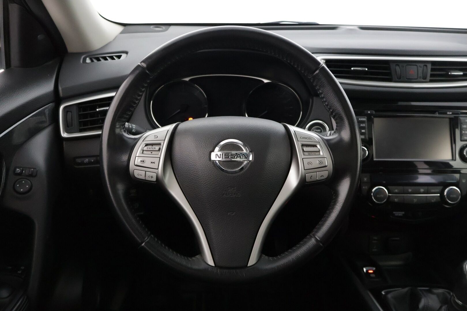 Nissan X-Trail 2015 dCi 130 Tekna 4WD 6 MT Moonroof * 360 kamera / Panorama / Sähköpenkit / Nahat /  Lohko / Sähköluukku / Kaistavahti / BLIS * - * Huippuvarusteet / Esimerkilliset huollot / 3-.om Suomi-auto / Juuri katsastettu * 